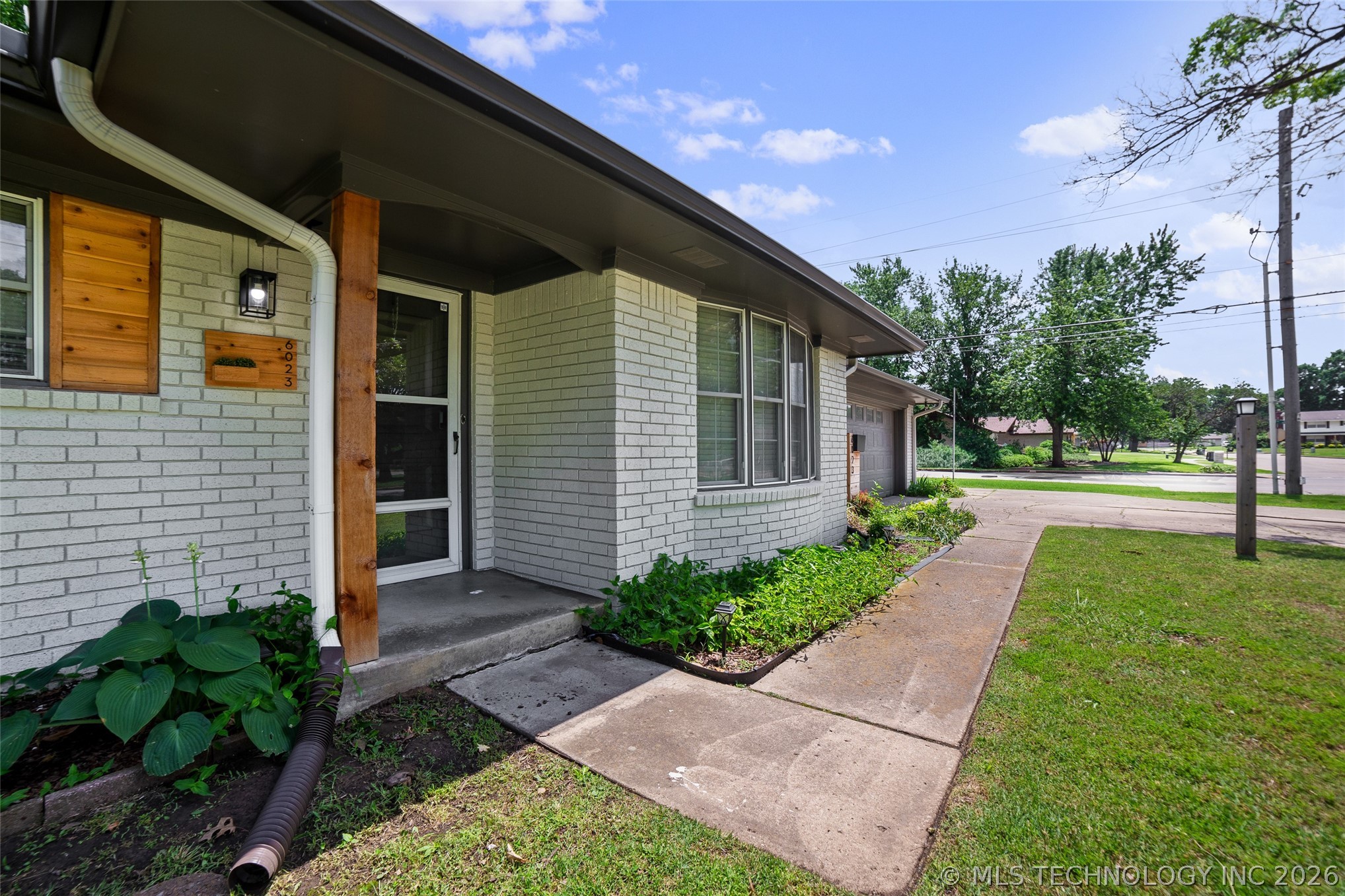 6023 S Irvington Avenue Property Photo 4