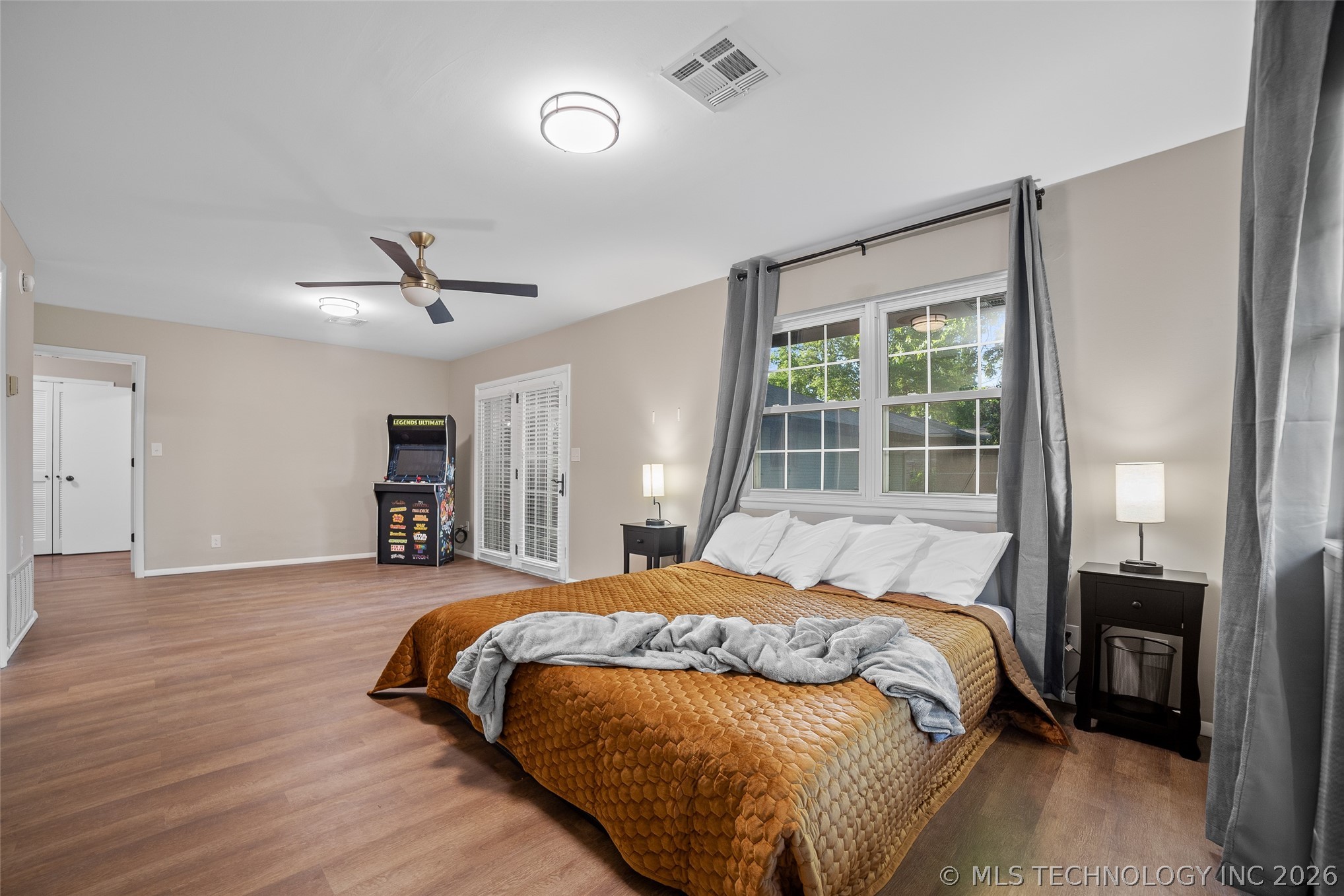 6023 S Irvington Avenue Property Photo 28