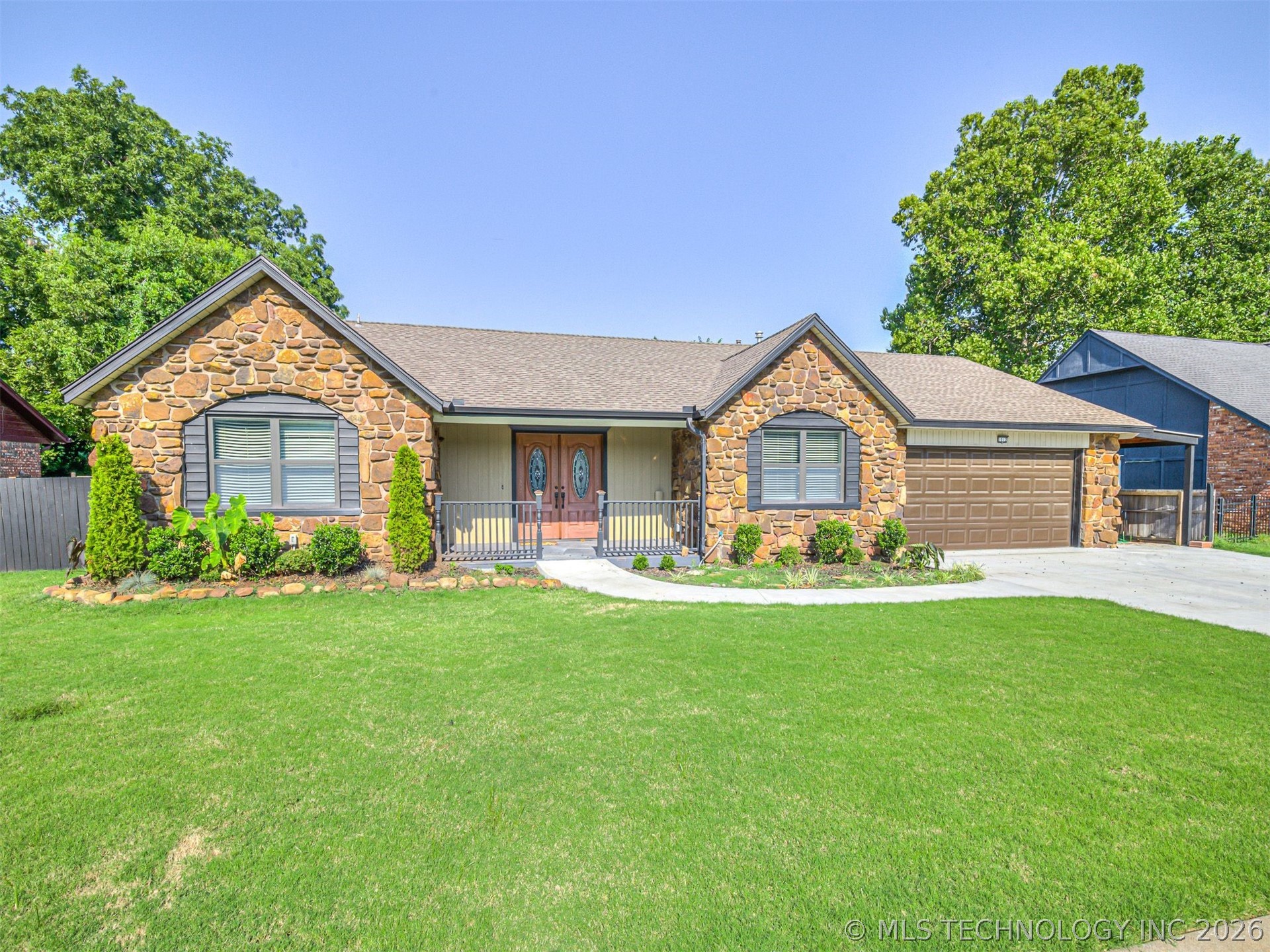 1012 N Forest Place Property Photo 1
