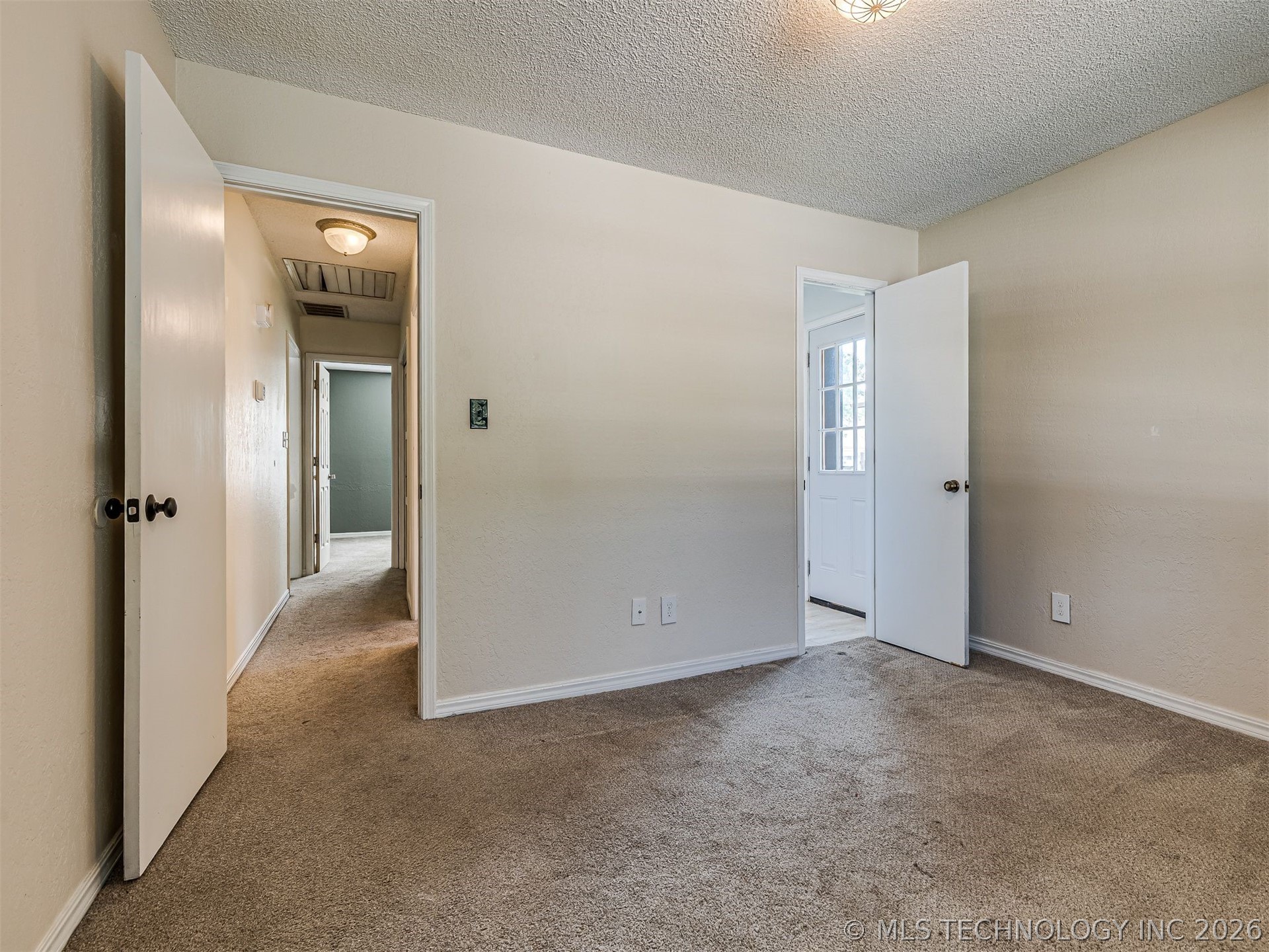 1012 N Forest Place Property Photo 33