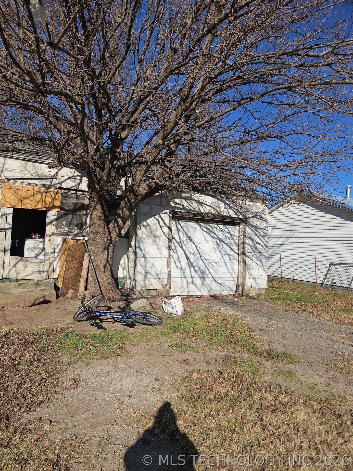 612 E 2nd Street Property Photo 2