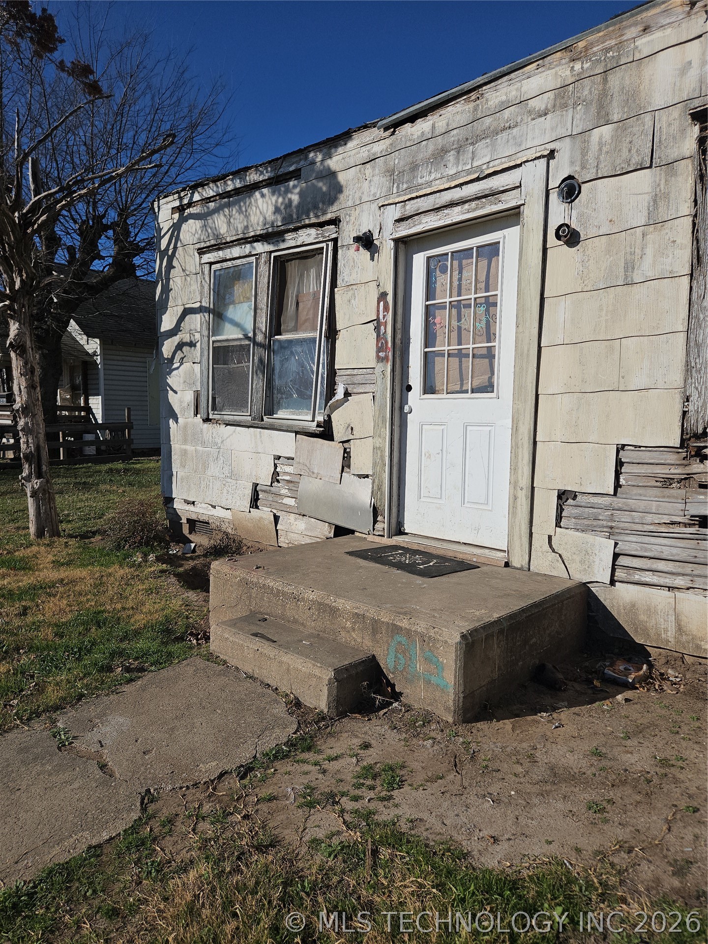 612 E 2nd Street Property Photo 11