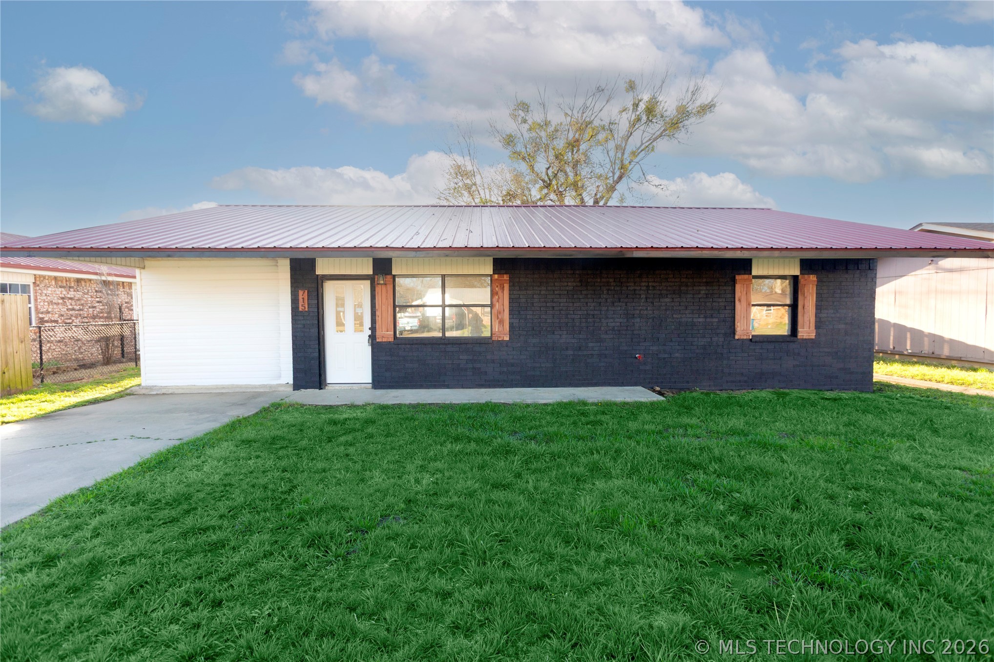 715 Nw Bocci Drive Property Photo 1