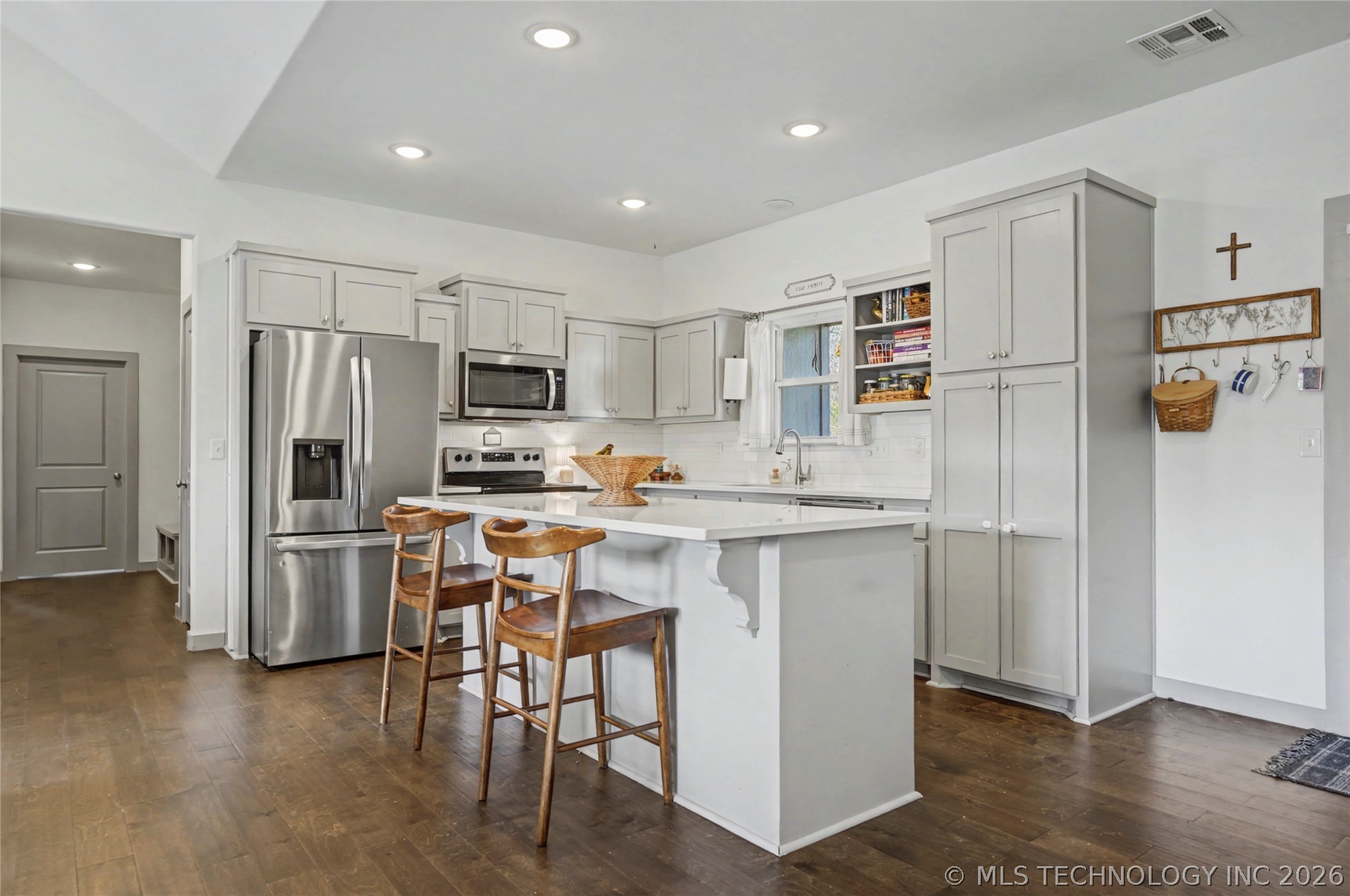 5037 W Hilton Road Property Photo 4