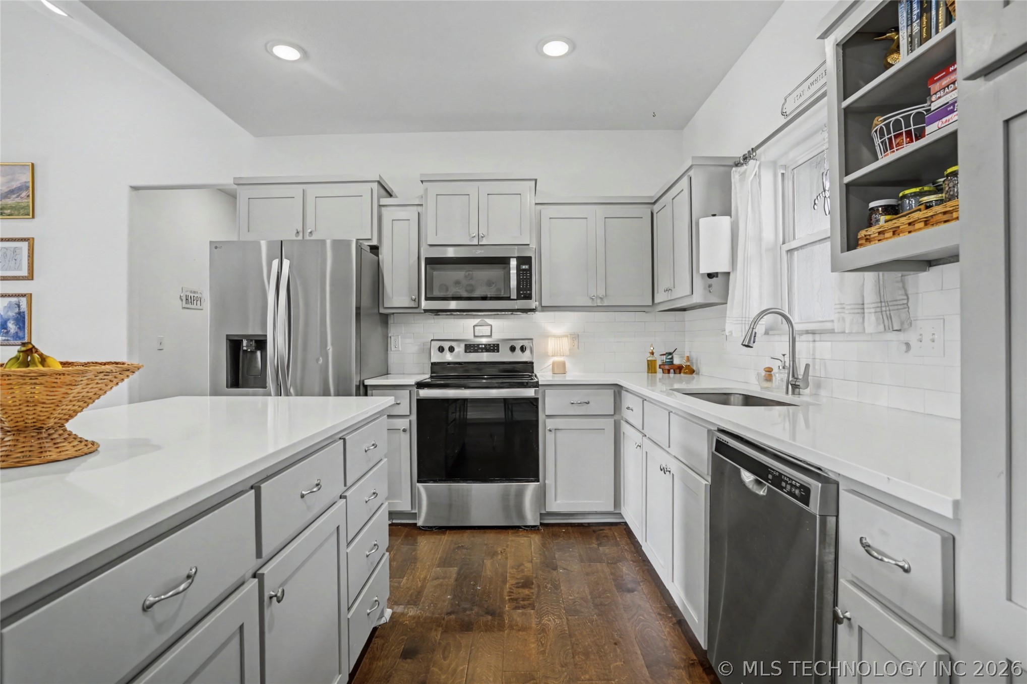 5037 W Hilton Road Property Photo 5