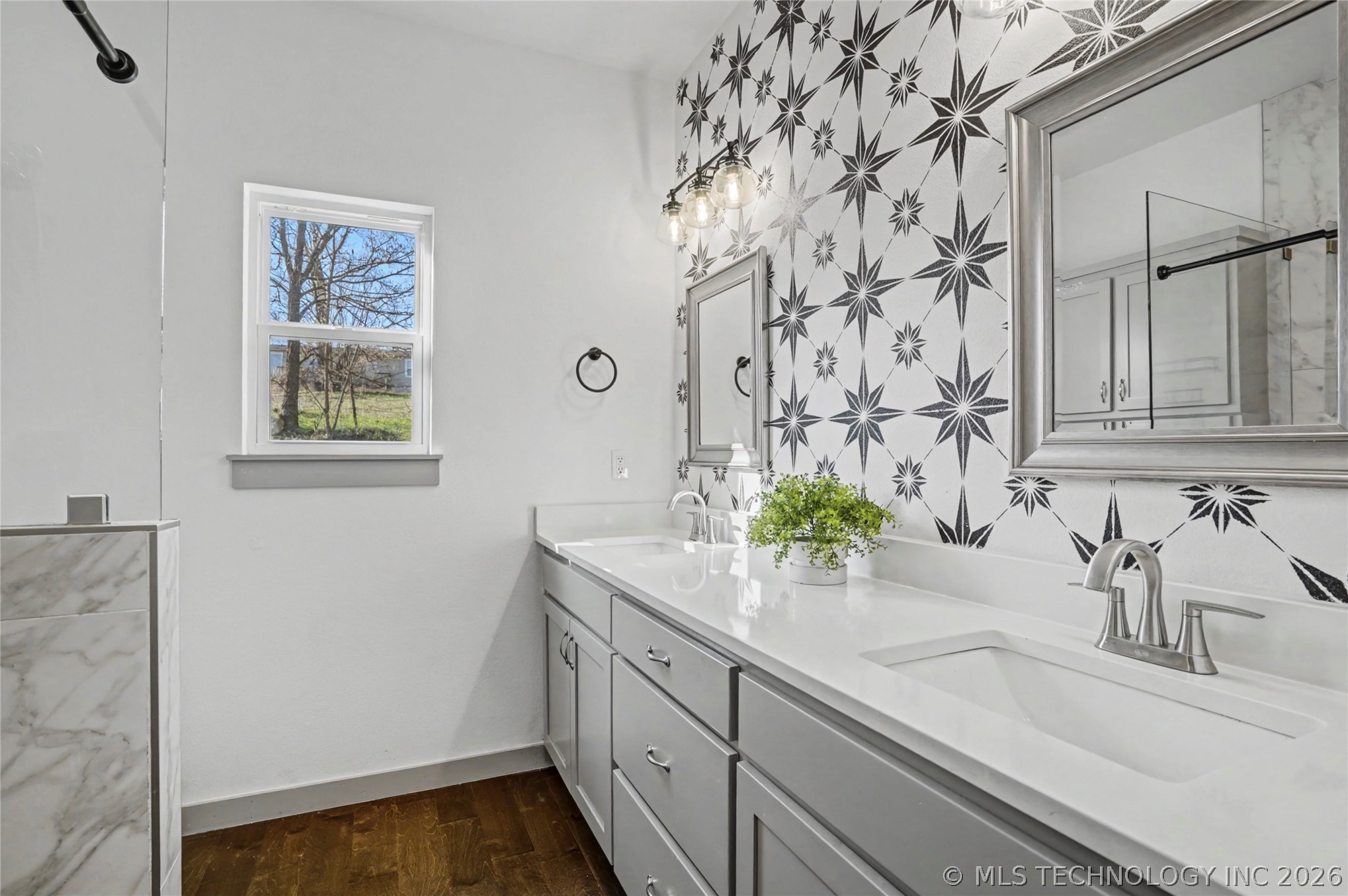 5037 W Hilton Road Property Photo 11