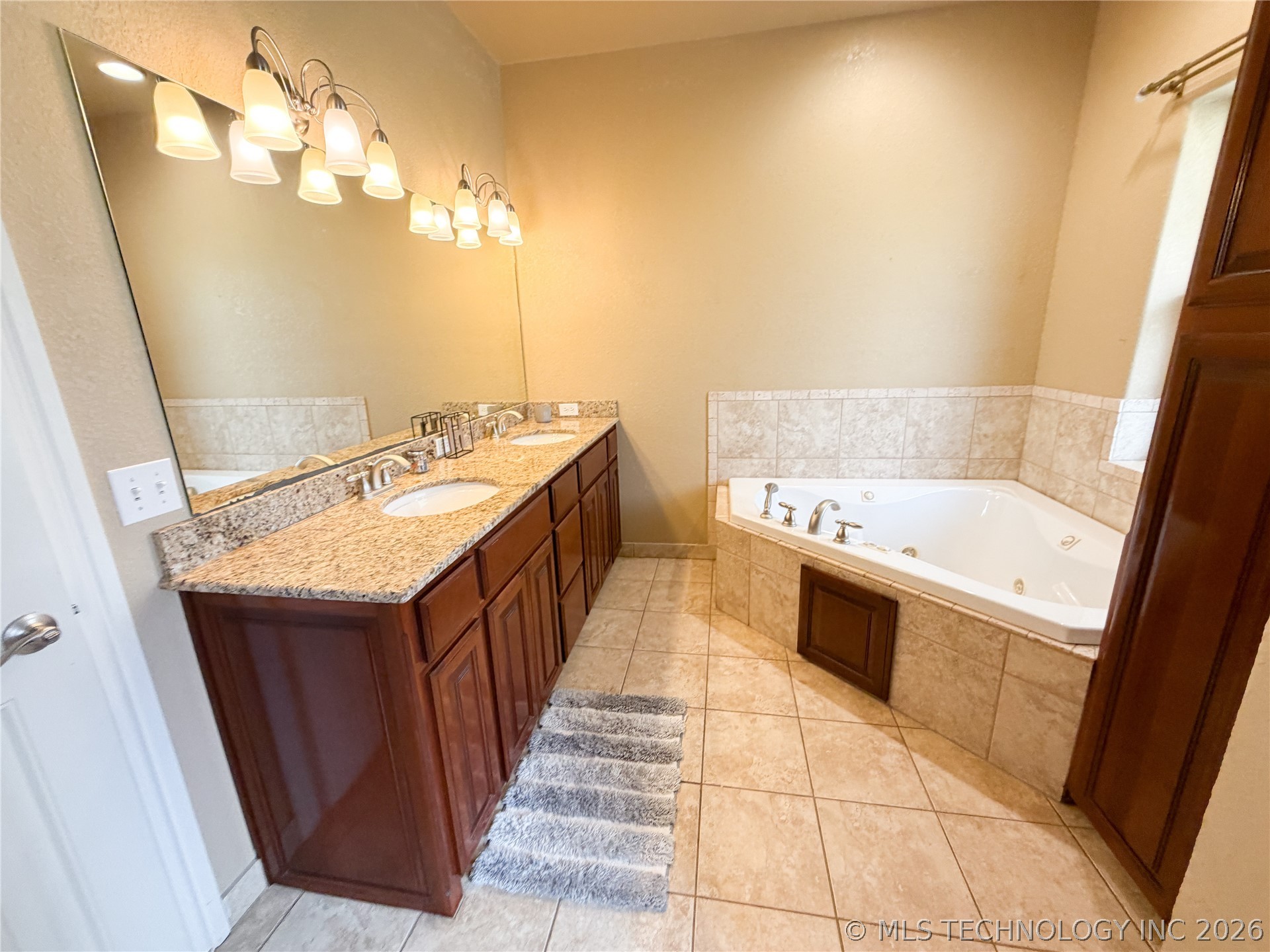 20290 S Welling Road Property Photo 68