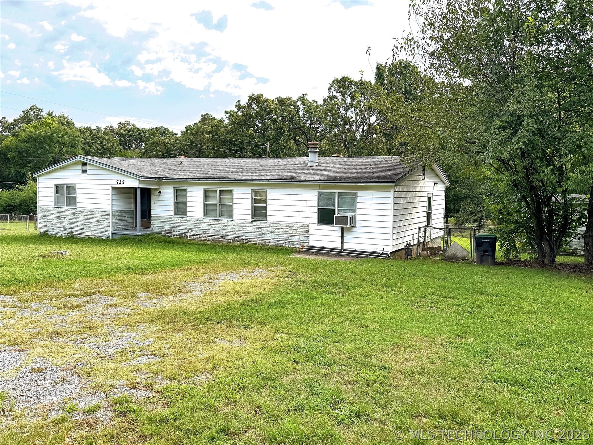 725 Sooner Drive Property Photo 2