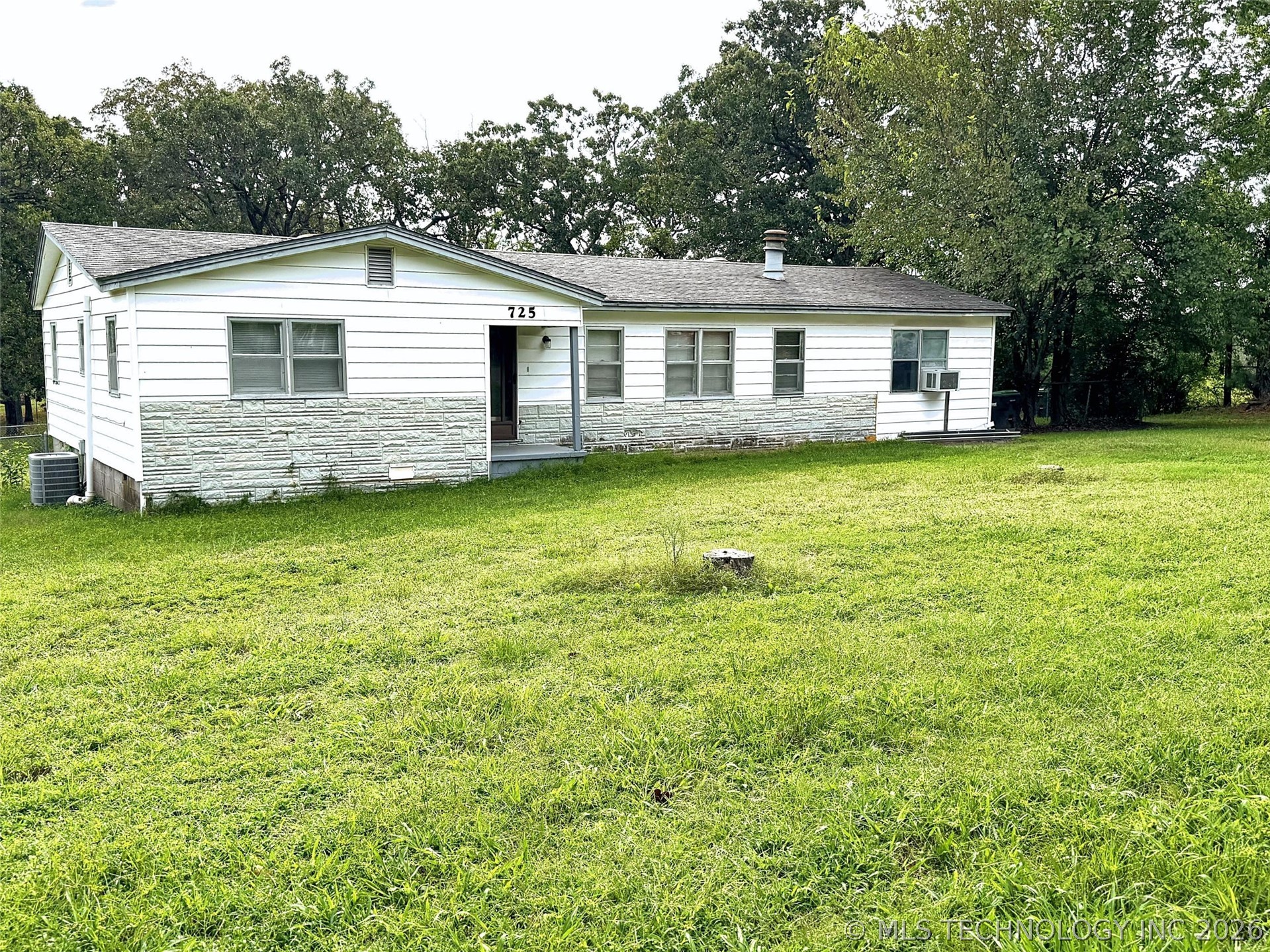 725 Sooner Drive Property Photo 3