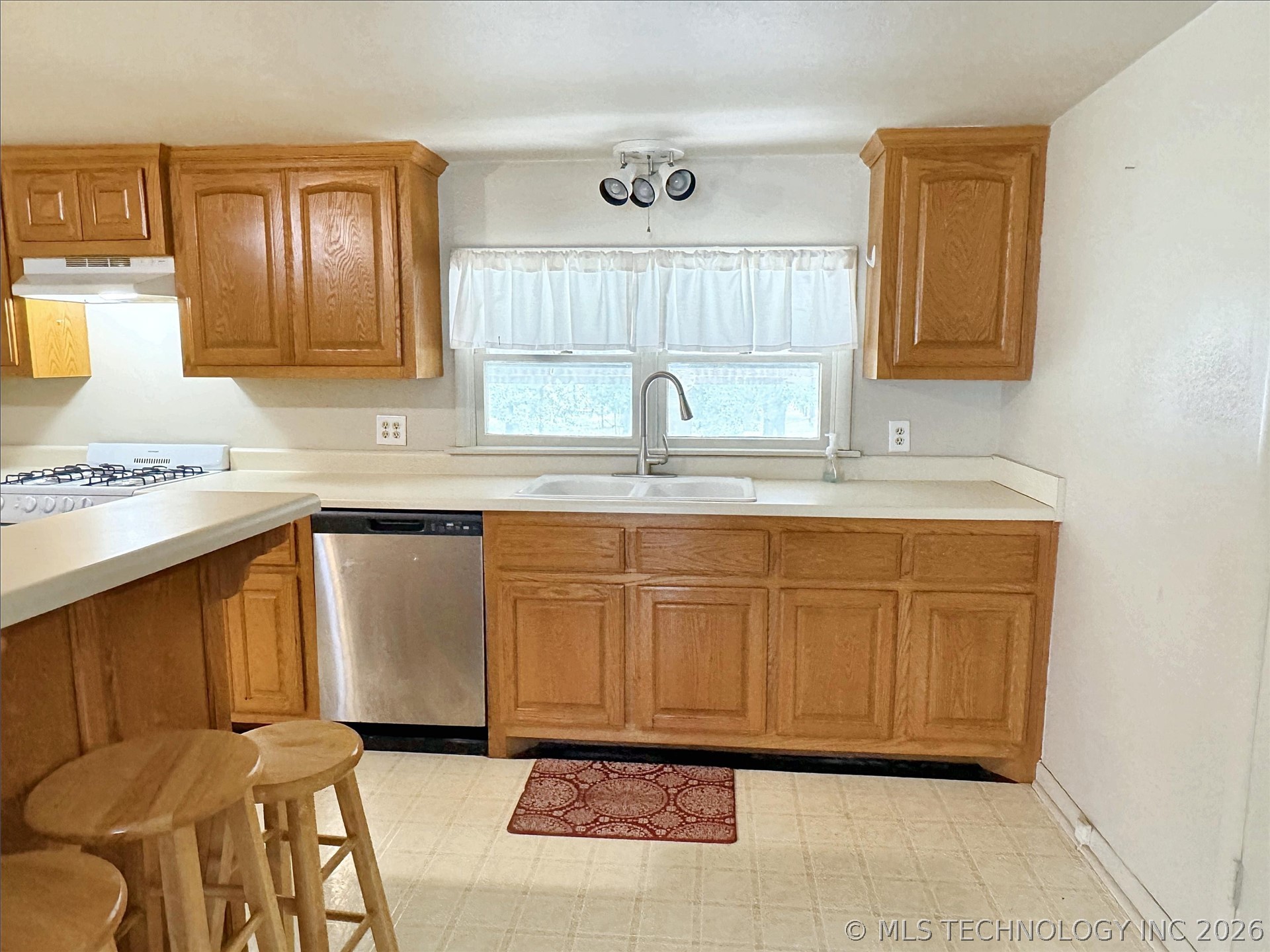 725 Sooner Drive Property Photo 11