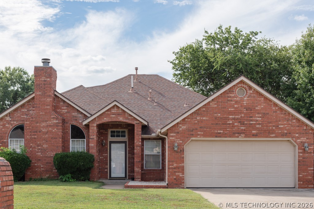 308 S Indianwood Avenue Property Photo 1