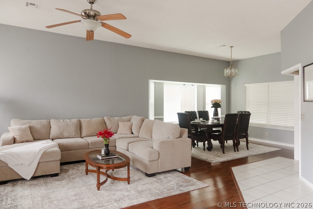 308 S Indianwood Avenue Property Photo 3