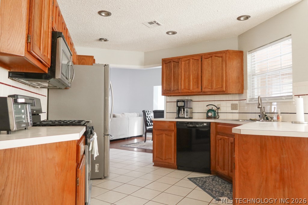 308 S Indianwood Avenue Property Photo 7