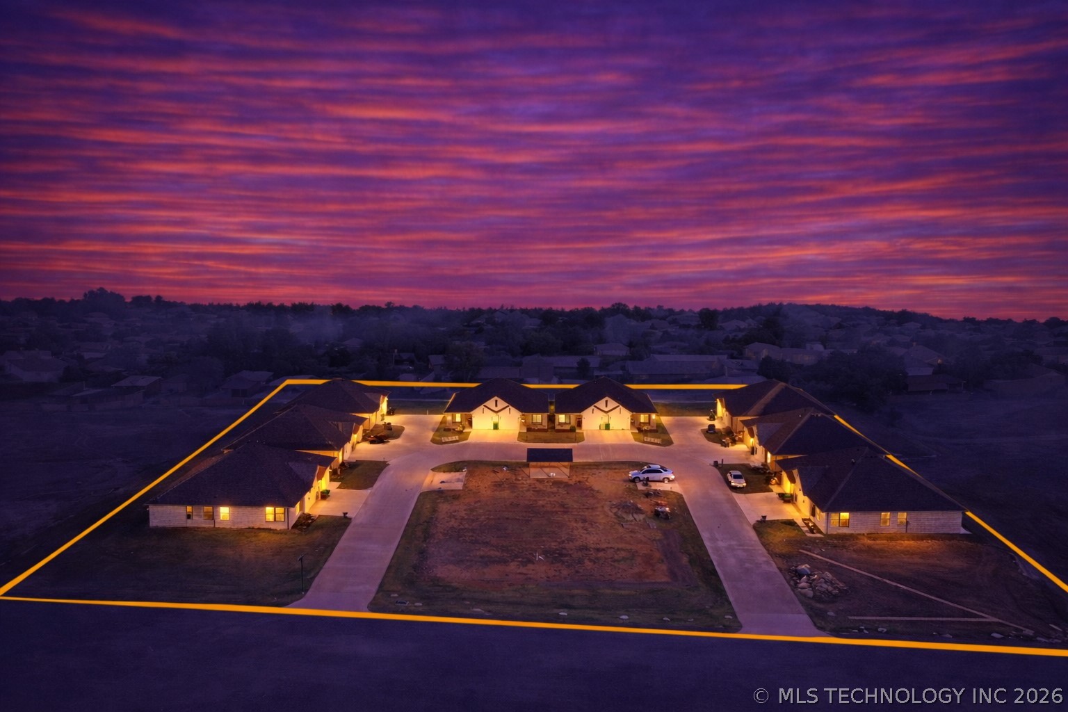 1010 Lovers Lane Property Photo 2