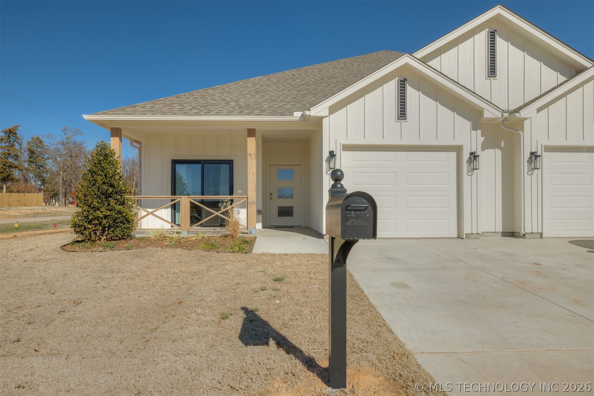 1010 Lovers Lane Property Photo 4
