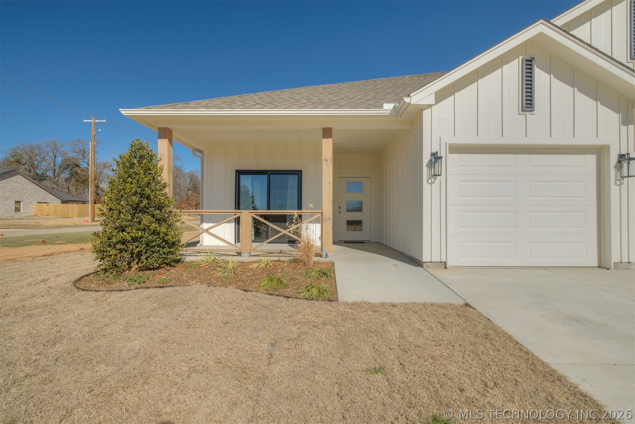 1010 Lovers Lane Property Photo 7
