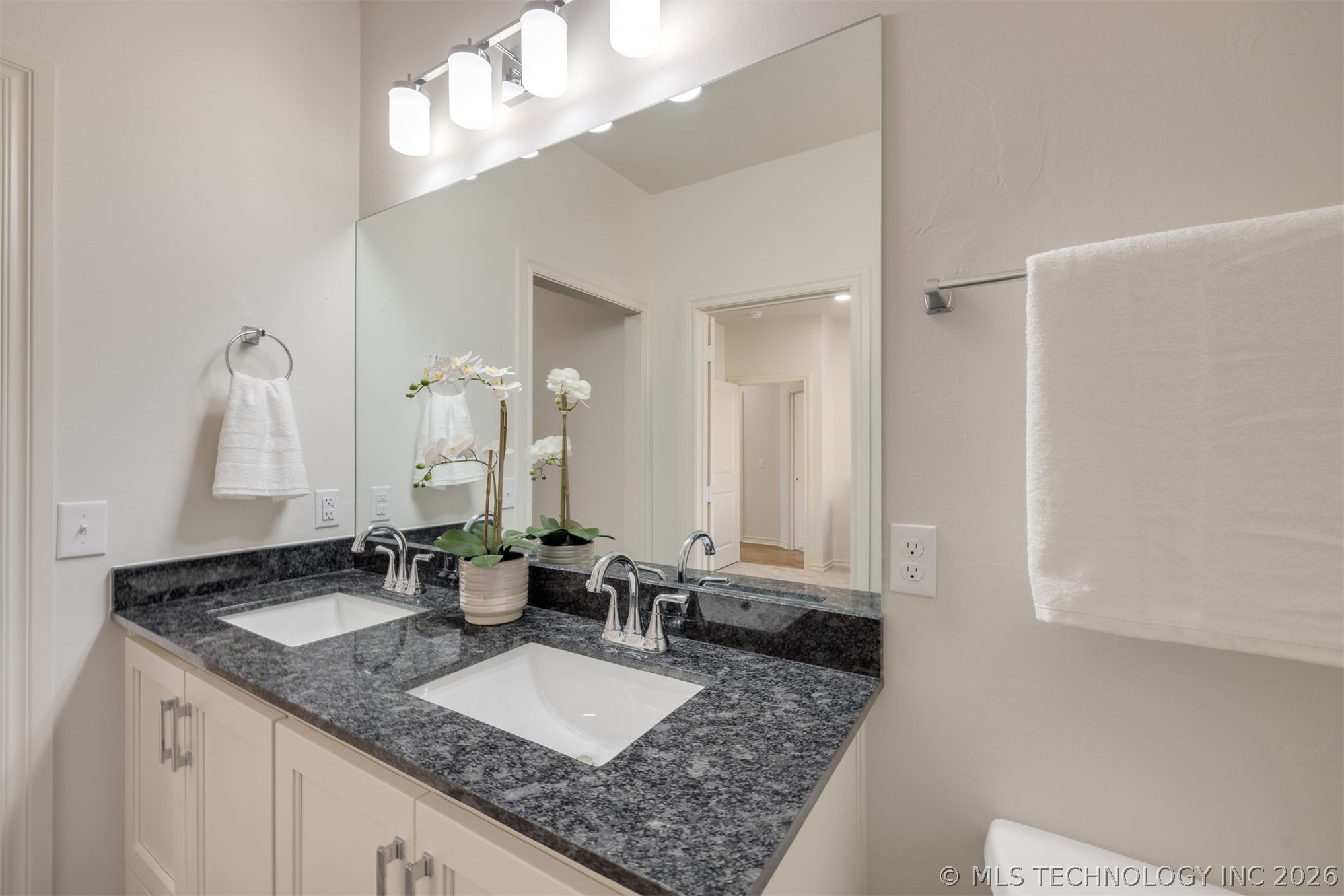 1010 Lovers Lane Property Photo 39