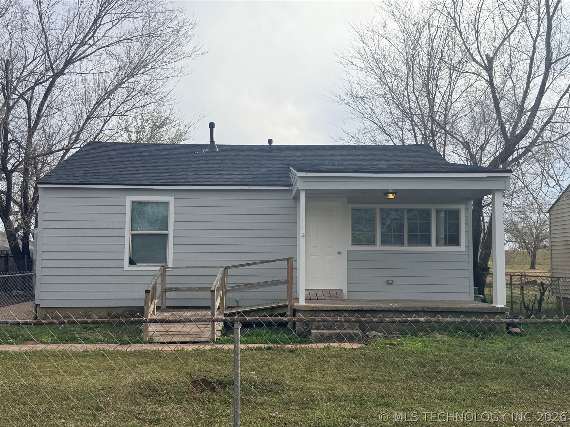 5318 W 12th Street Property Photo 1