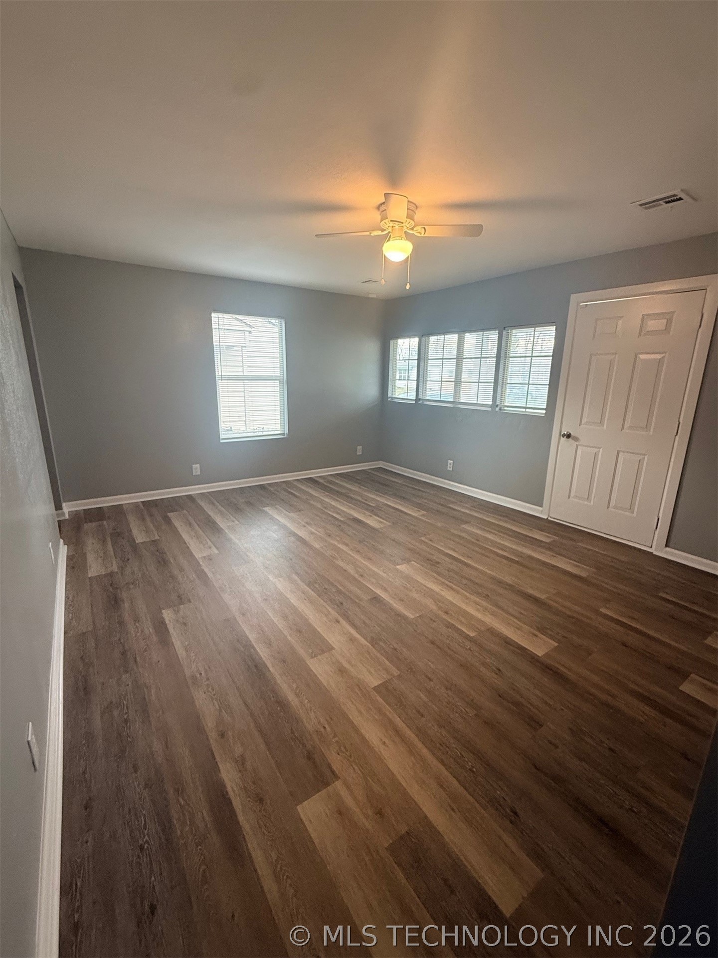 5318 W 12th Street Property Photo 5