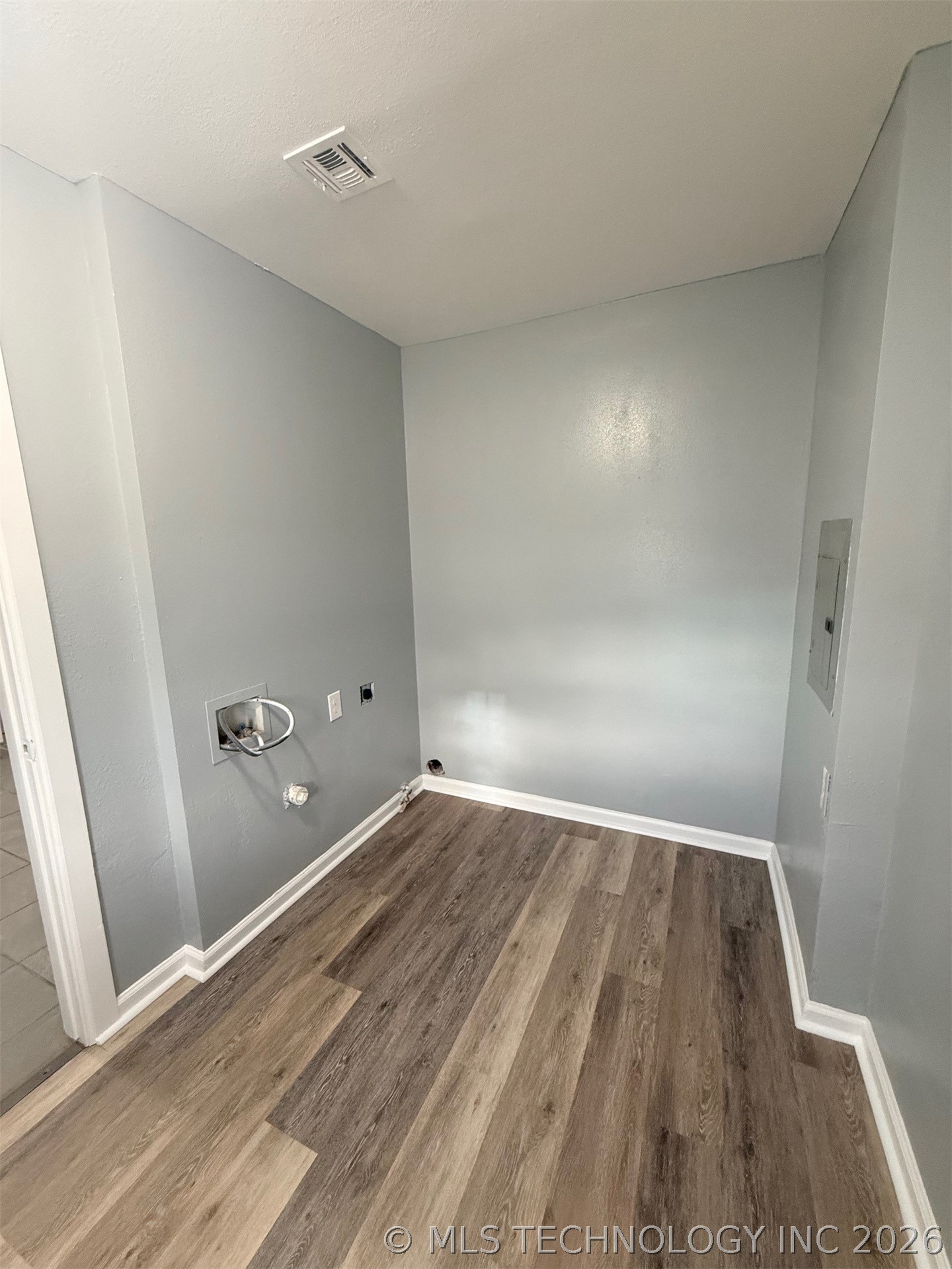 5318 W 12th Street Property Photo 9