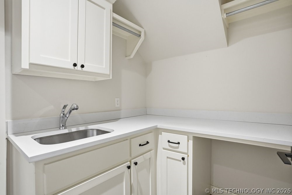 12015 S Urbana Avenue Property Photo 25