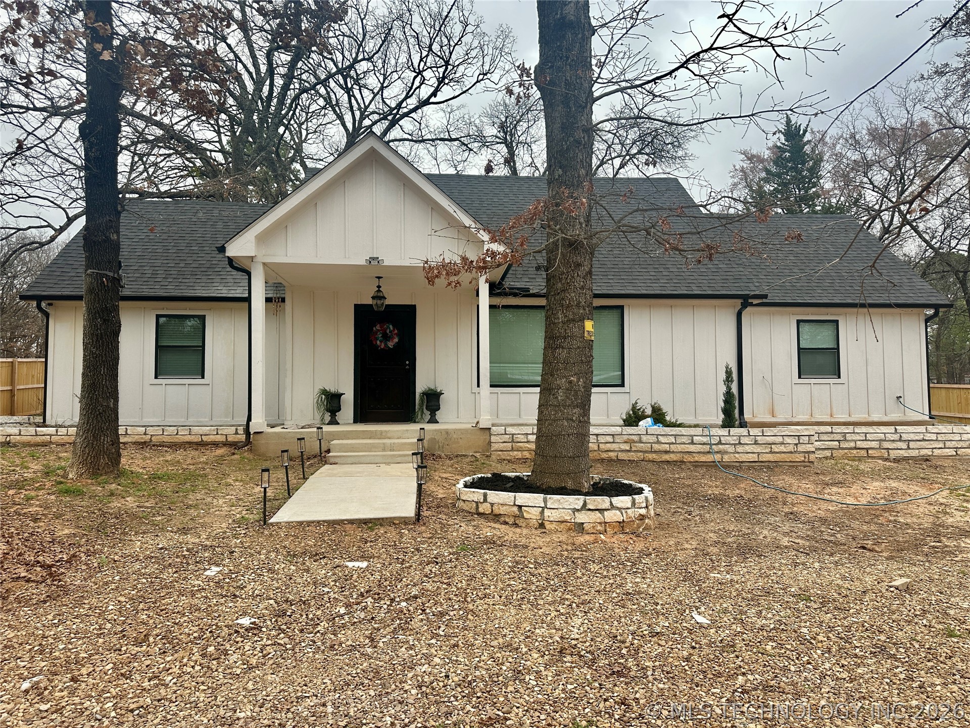 893 Vernon Road Property Photo 1