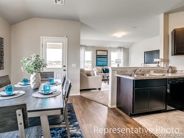15711 Draft Street Property Photo 2