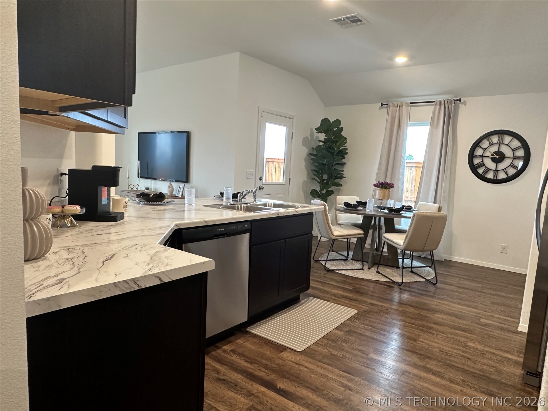 15711 Draft Street Property Photo 6