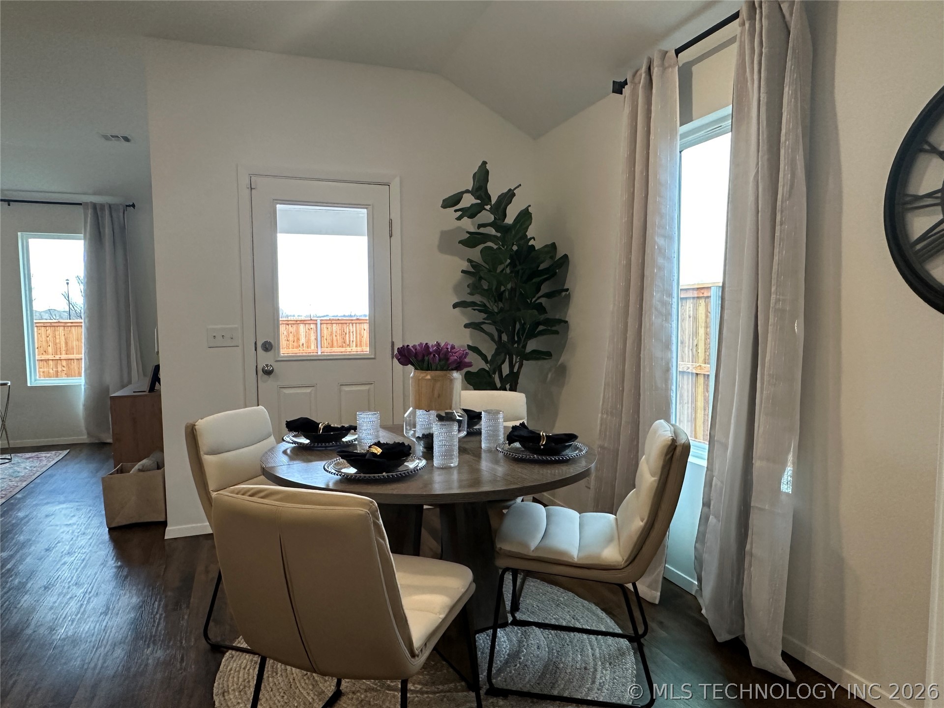 15711 Draft Street Property Photo 7