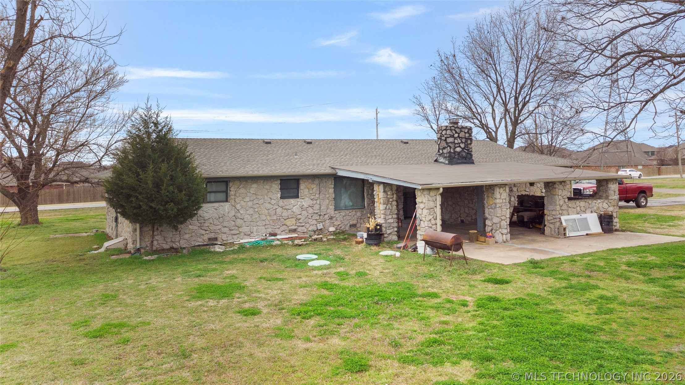 13401 E 76th Street N Property Photo 2