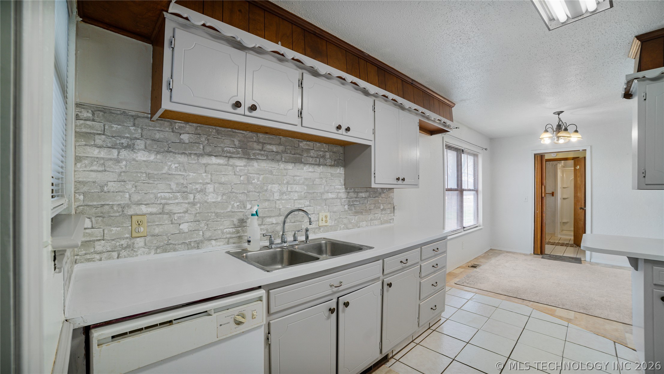 13401 E 76th Street N Property Photo 3