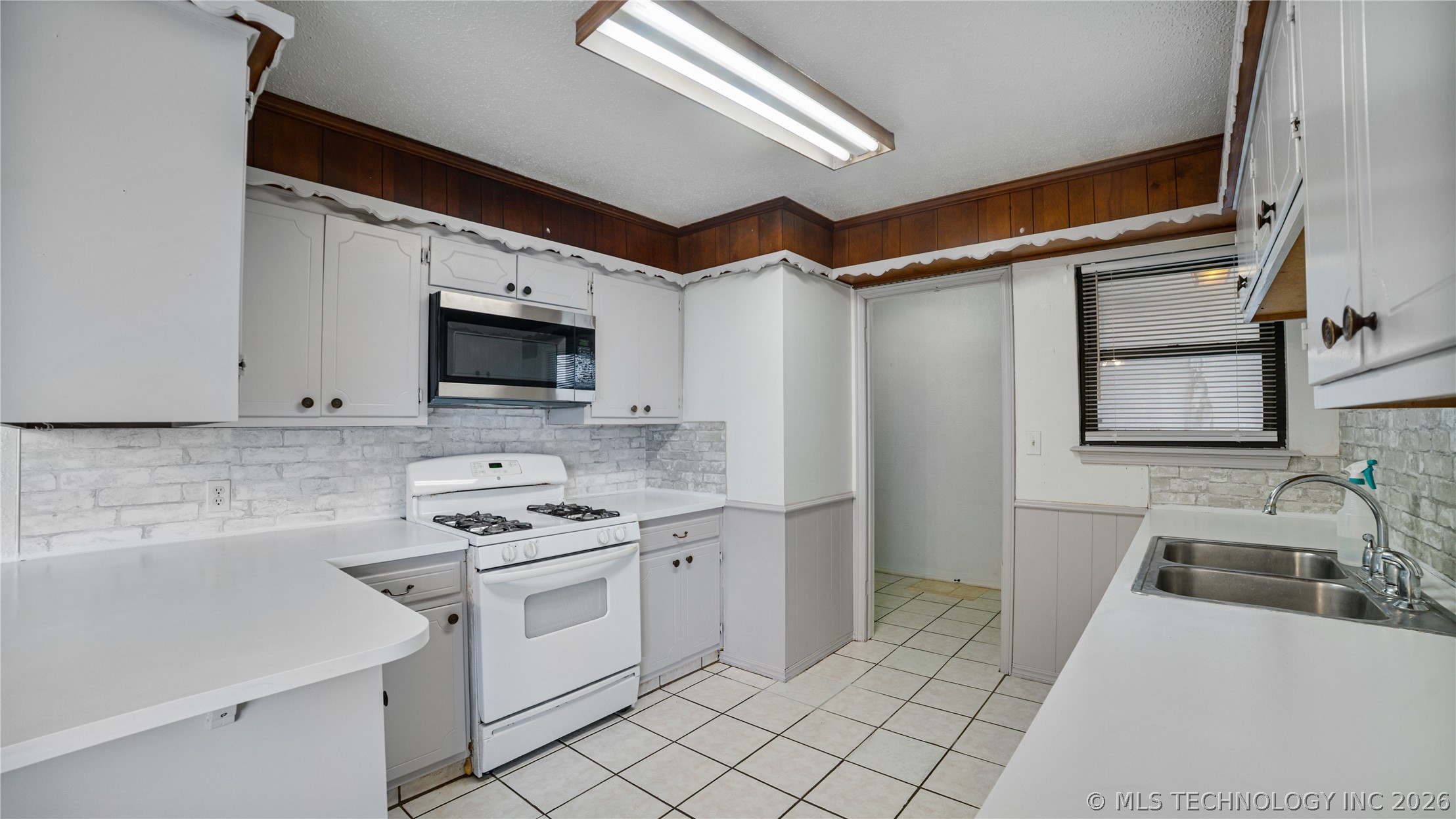 13401 E 76th Street N Property Photo 5