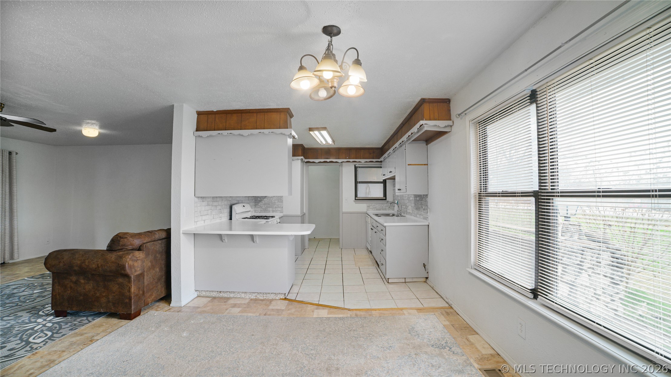 13401 E 76th Street N Property Photo 6