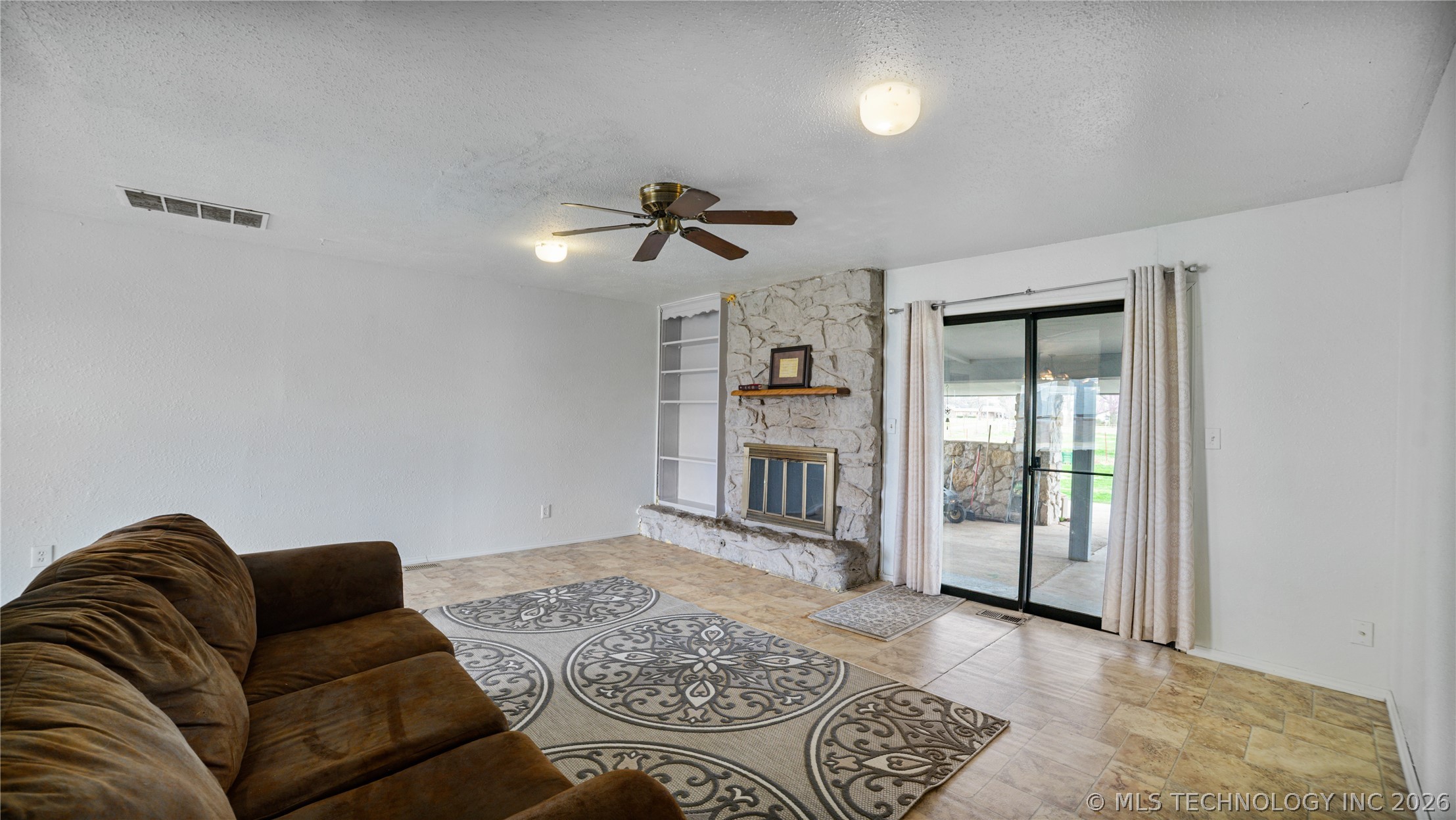 13401 E 76th Street N Property Photo 9