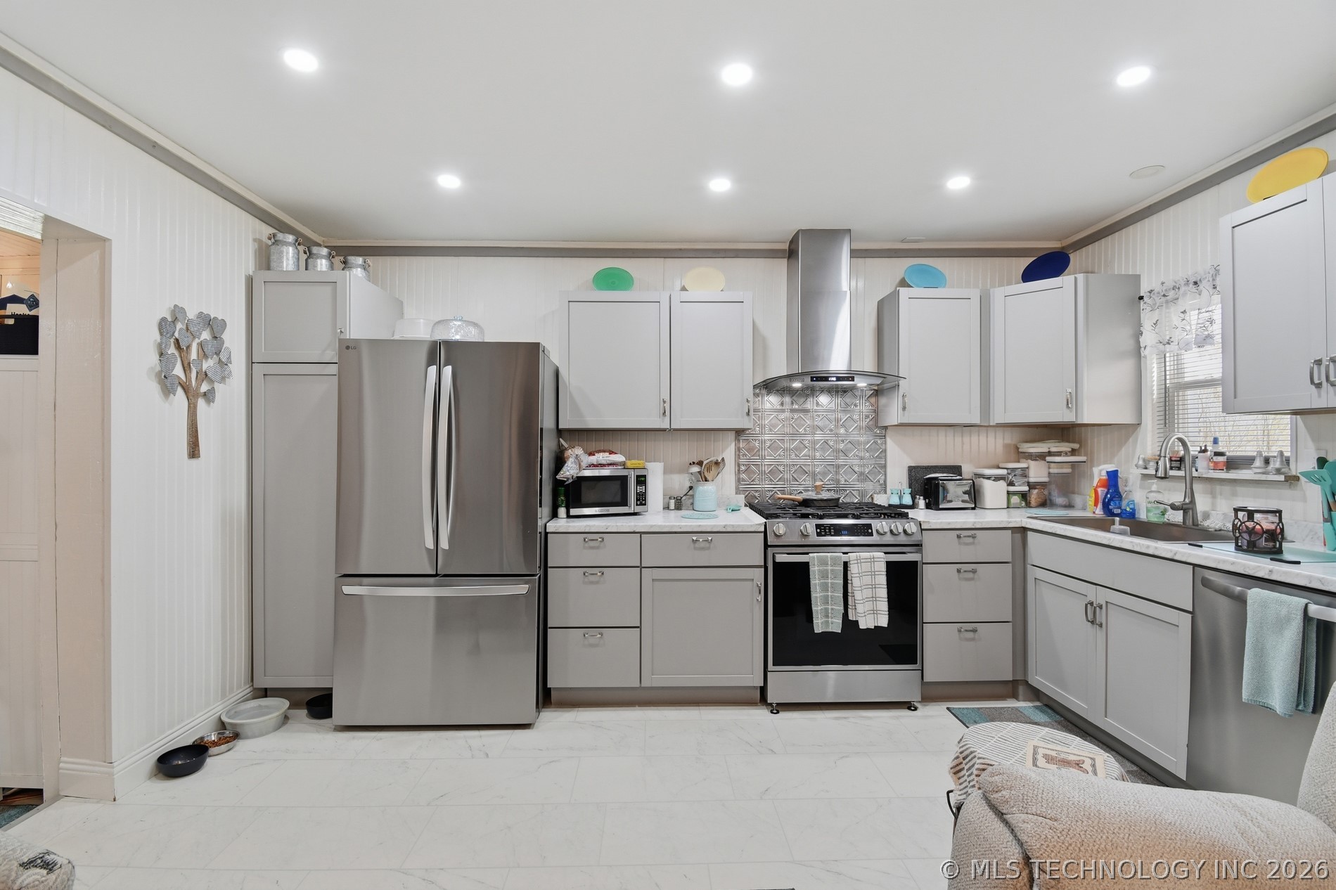 14 N 50th West Avenue Property Photo 16