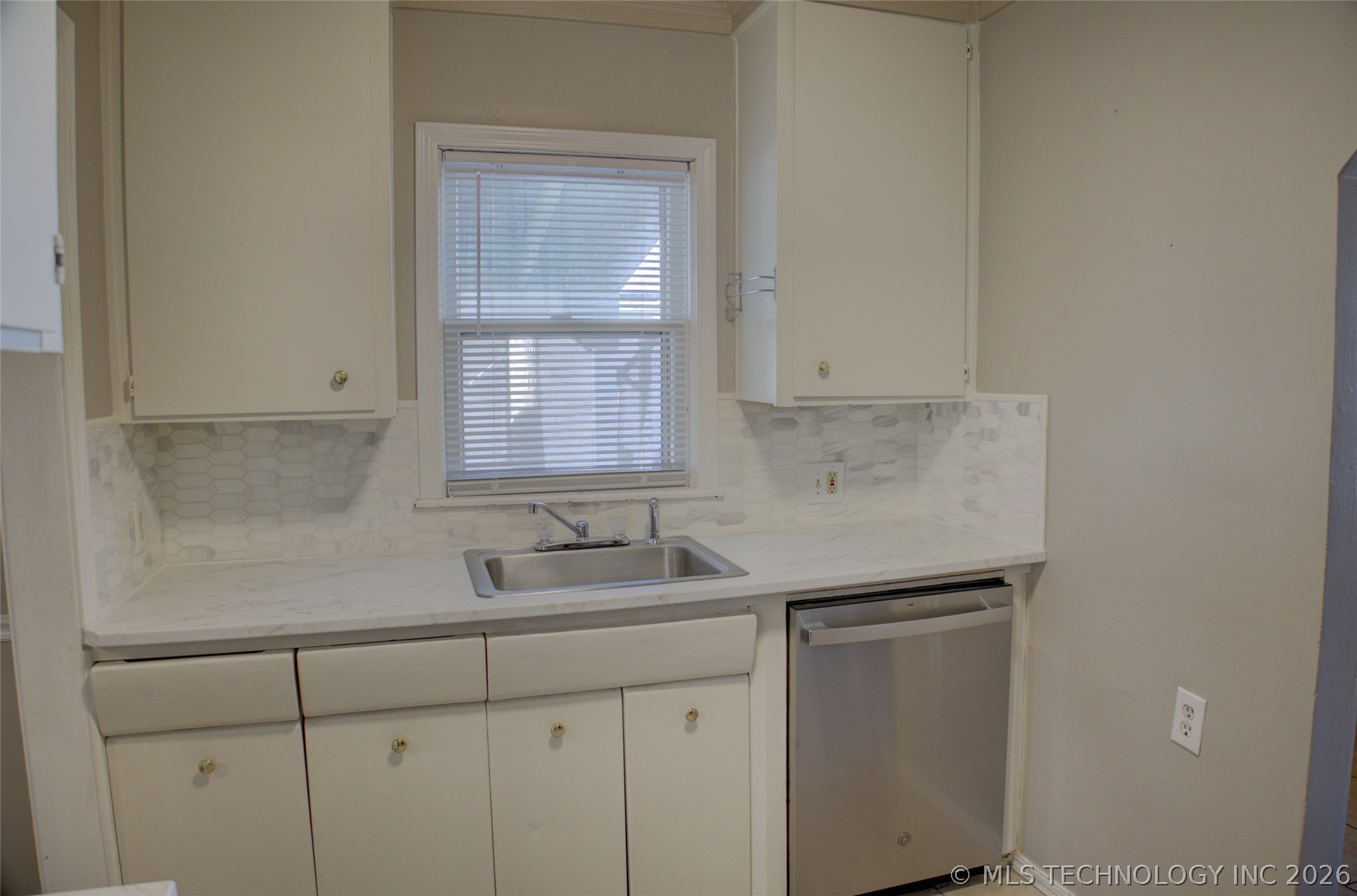 1325 S Delaware Avenue Property Photo 17
