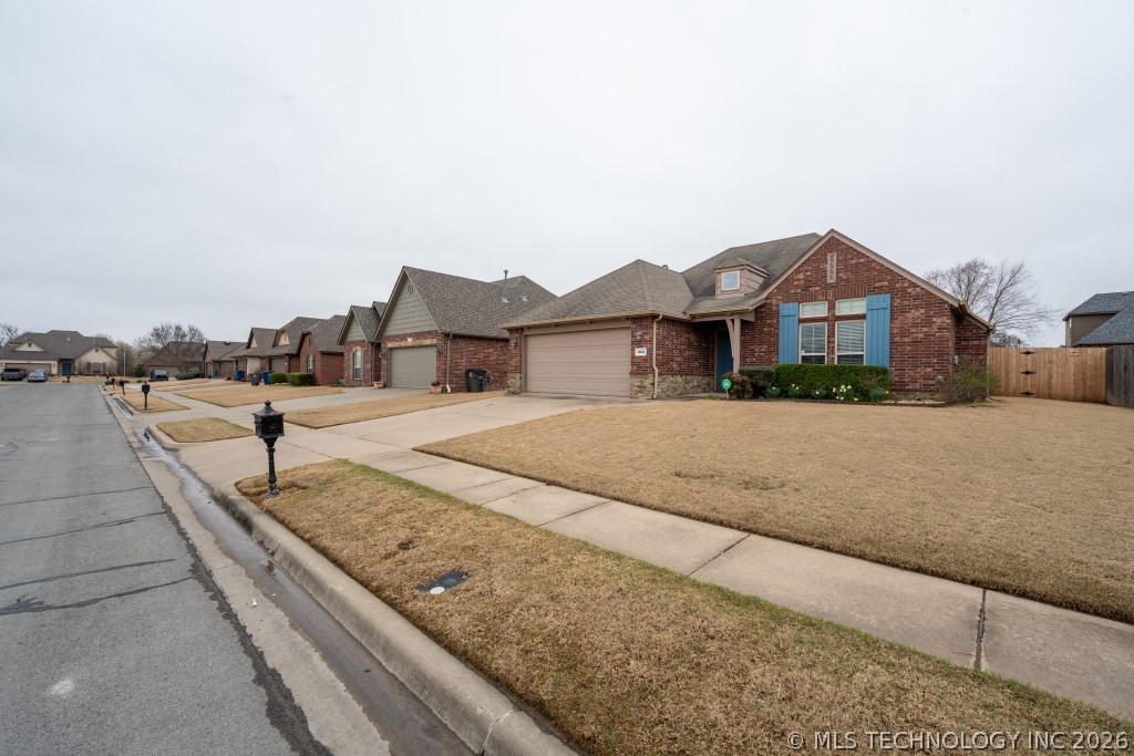 18838 E 47th Street Property Photo 4