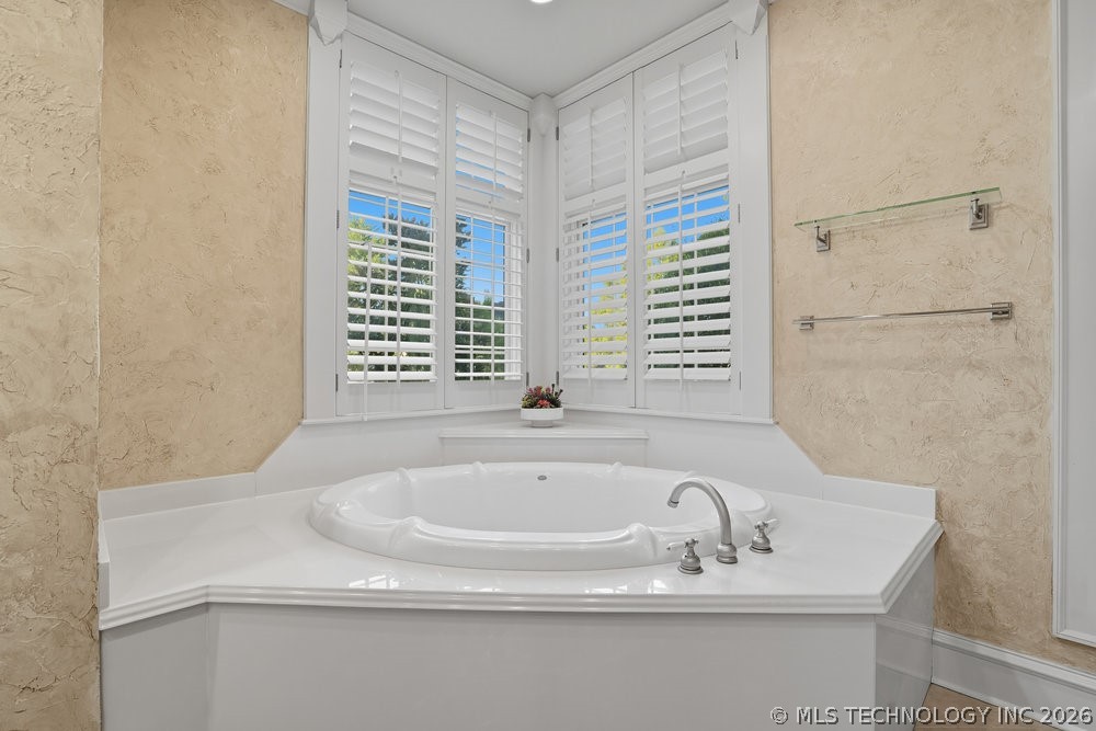 301 E Glendale Street S Property Photo 37