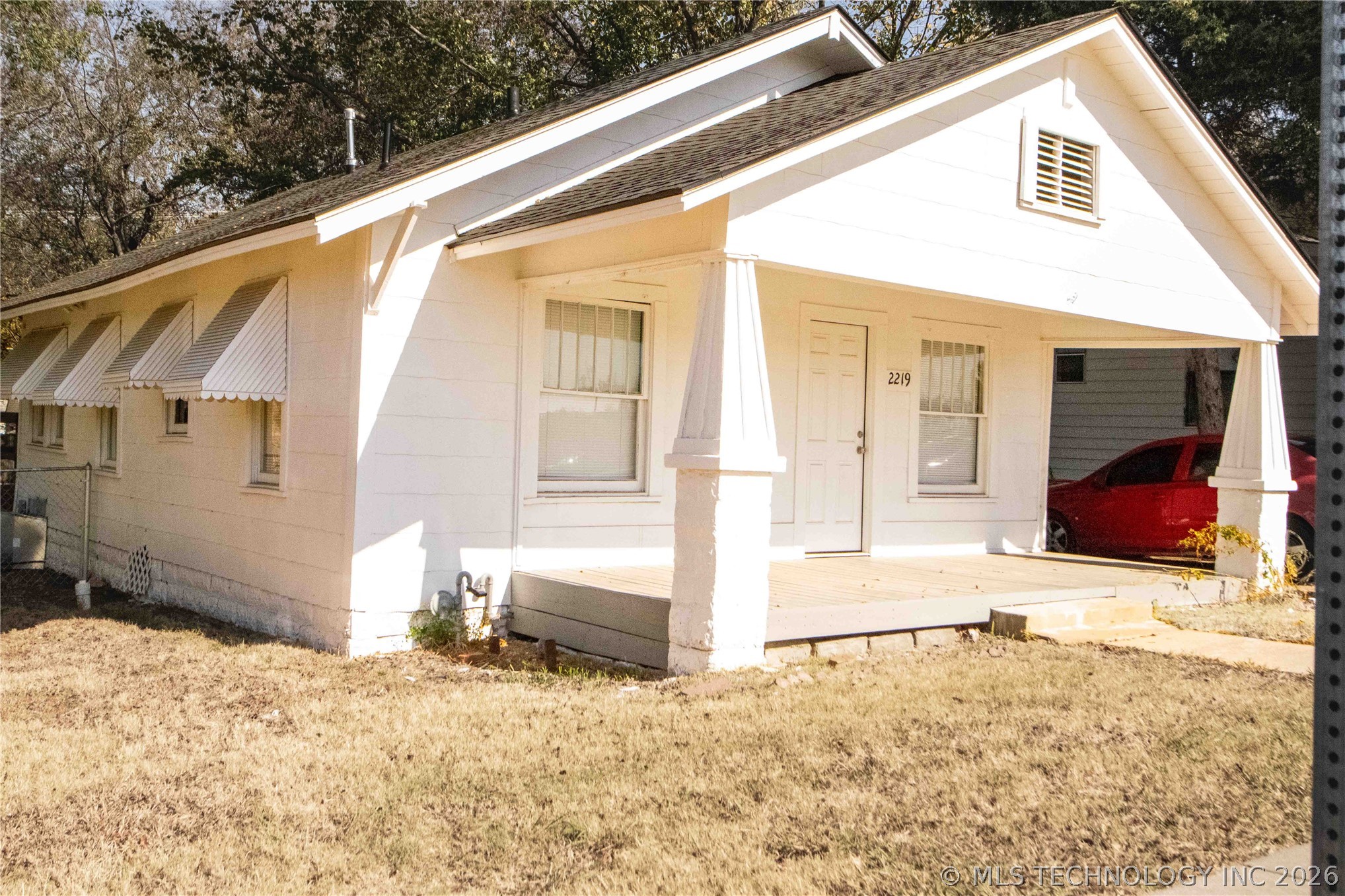 2219 W 41st Street Property Photo 2