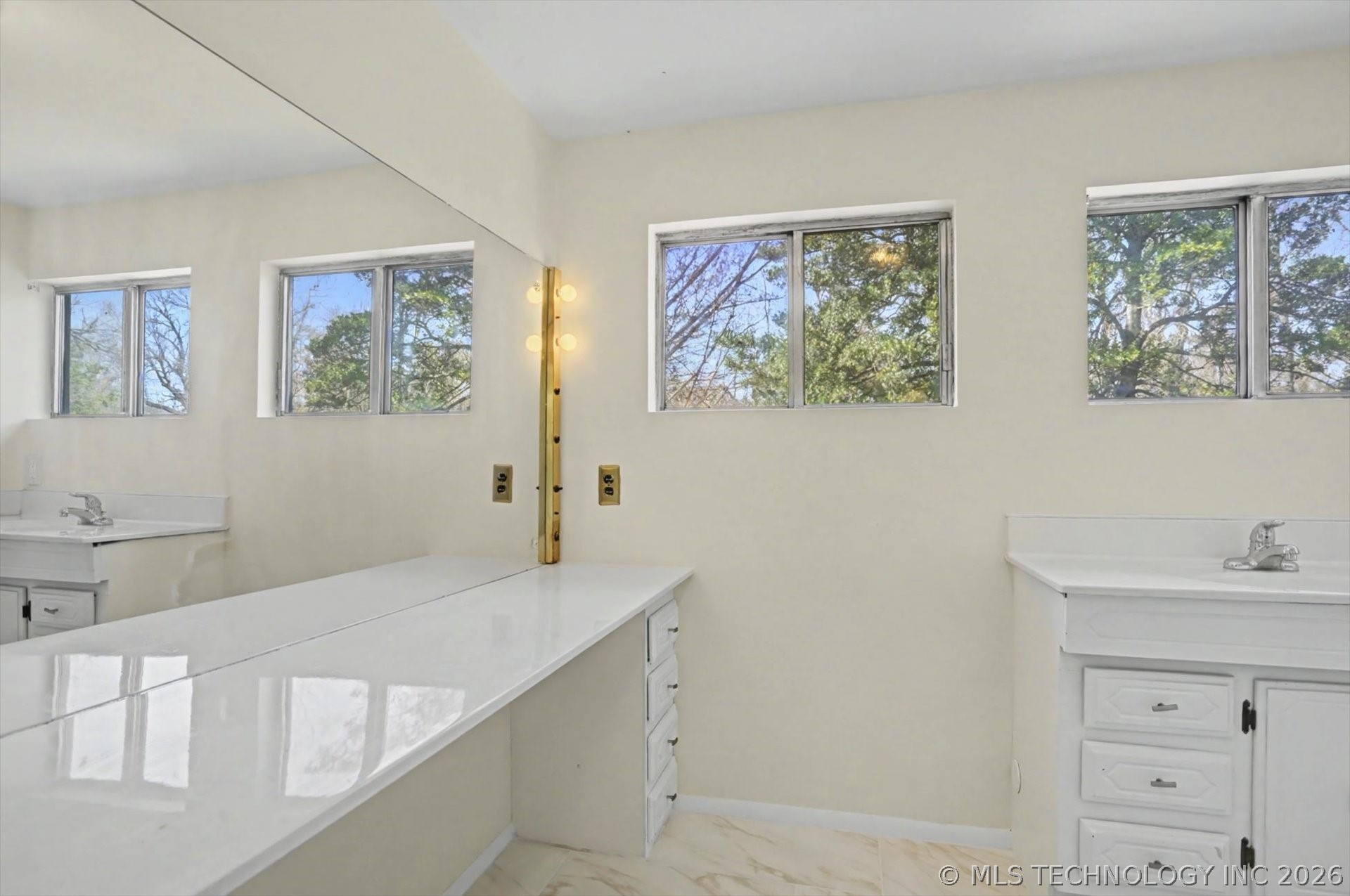 2428 S Cincinnati Avenue Property Photo 28