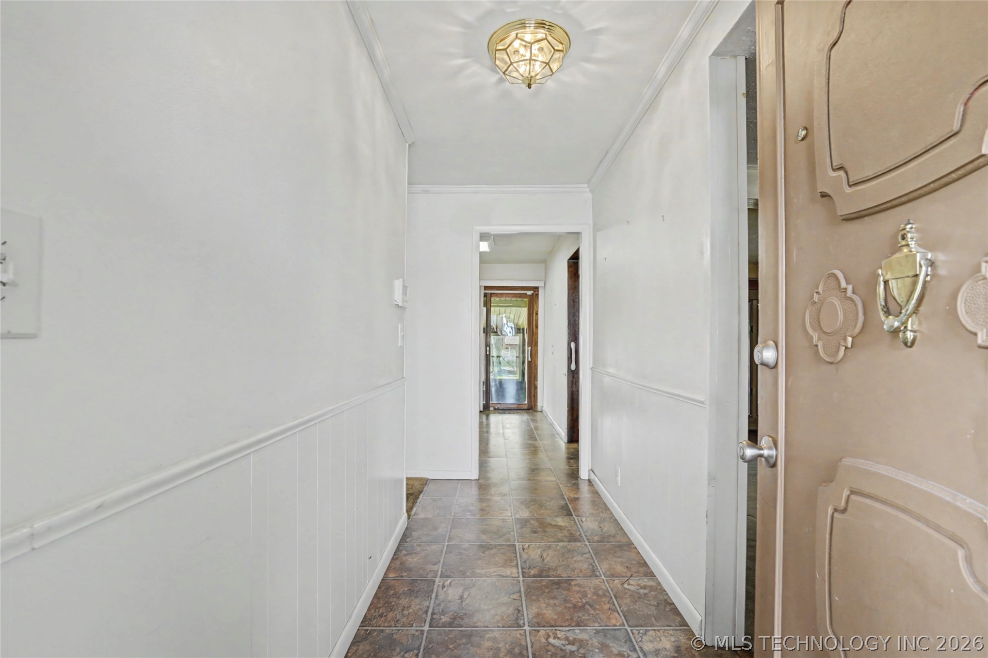 502 W 43rd Street Property Photo 4
