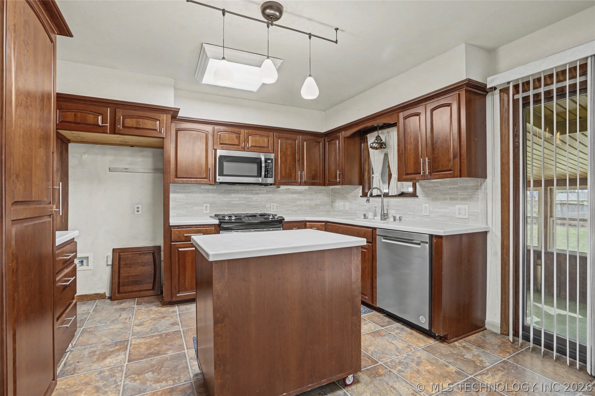 502 W 43rd Street Property Photo 6