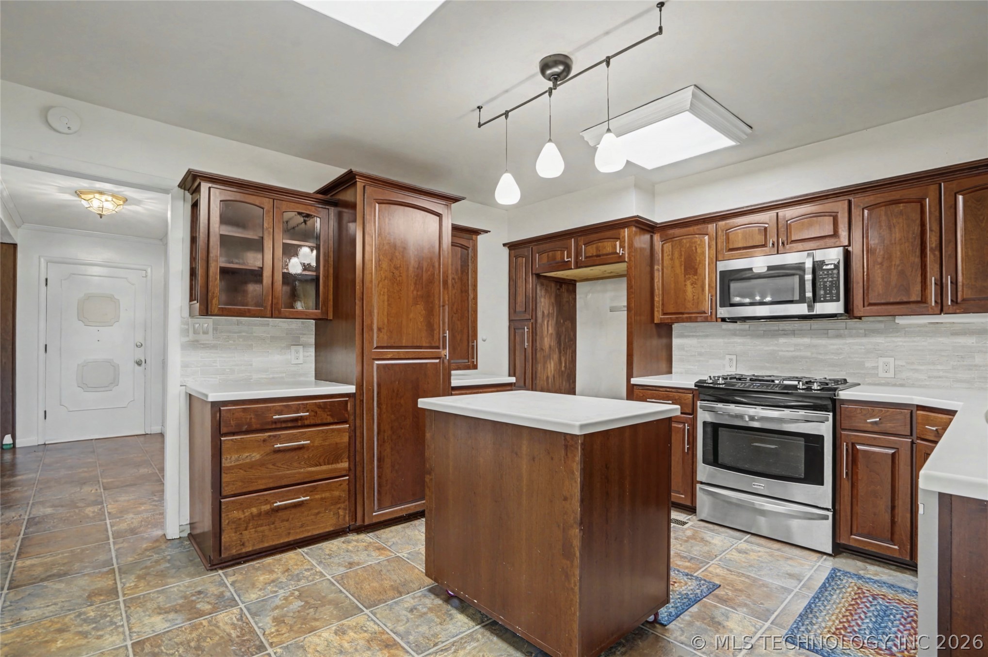 502 W 43rd Street Property Photo 7