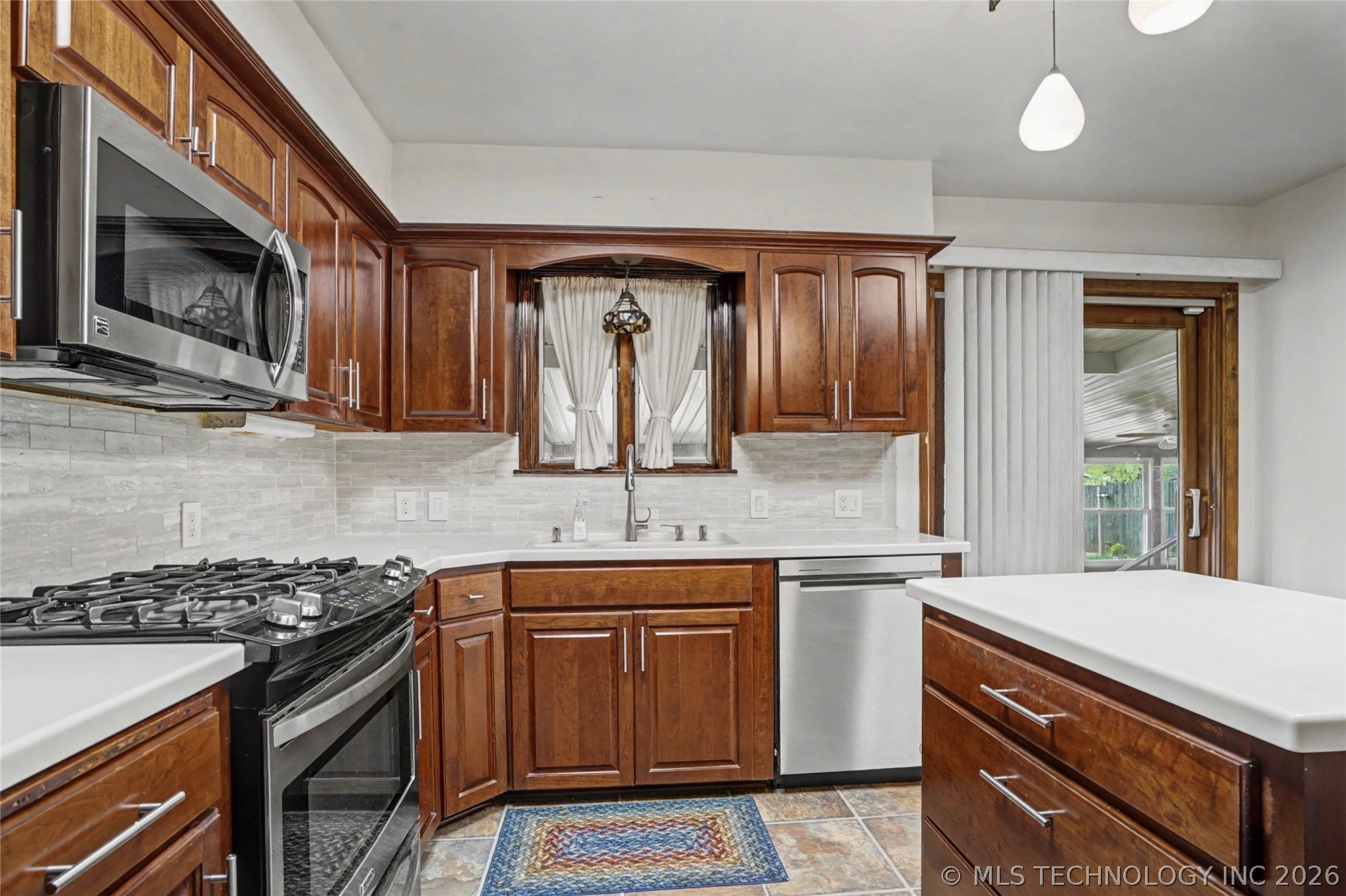 502 W 43rd Street Property Photo 8