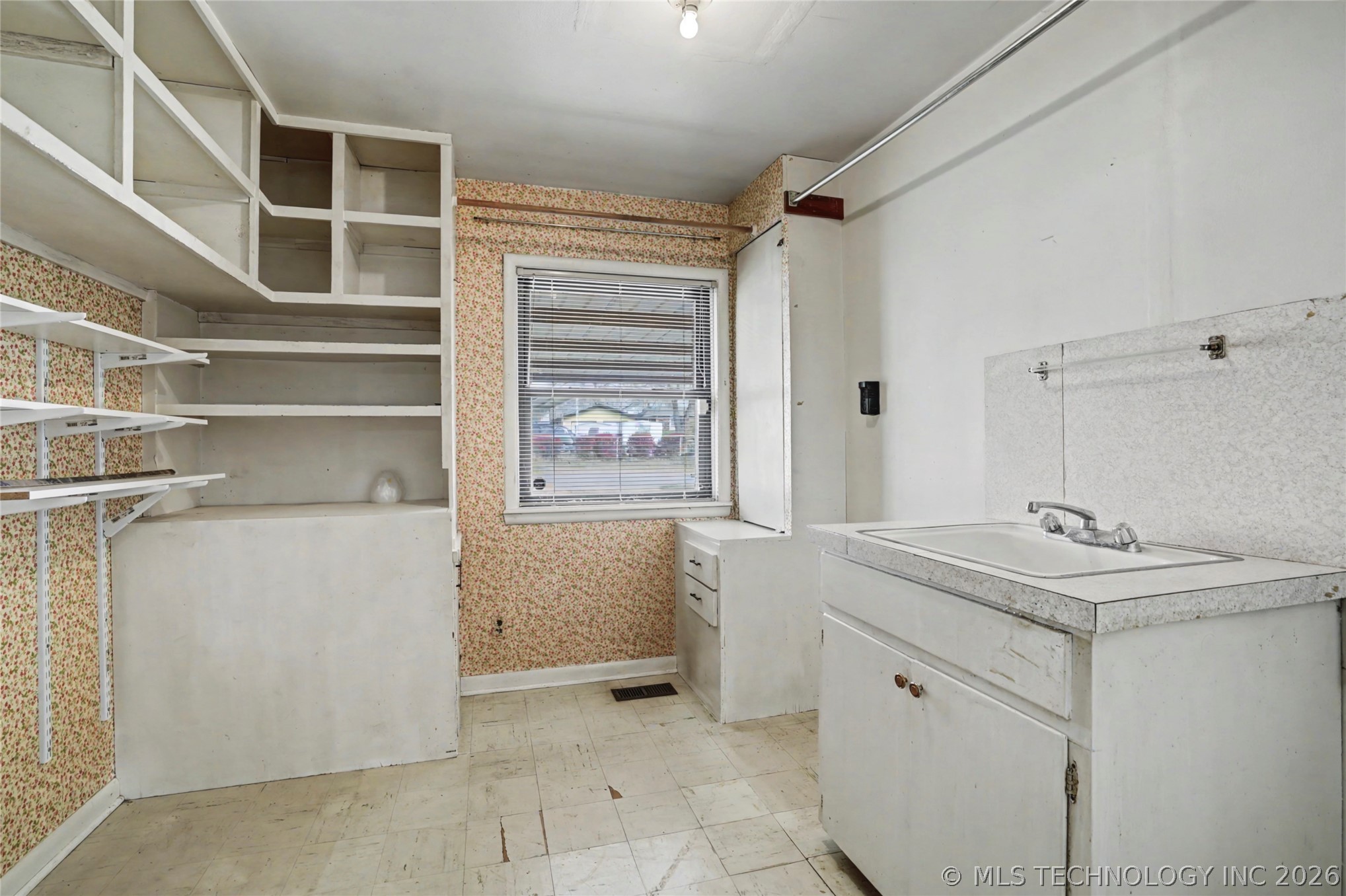 502 W 43rd Street Property Photo 22