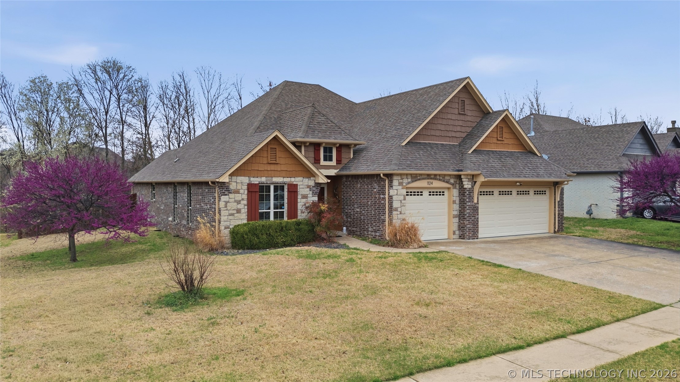 1124 W Fargo Drive Property Photo 1