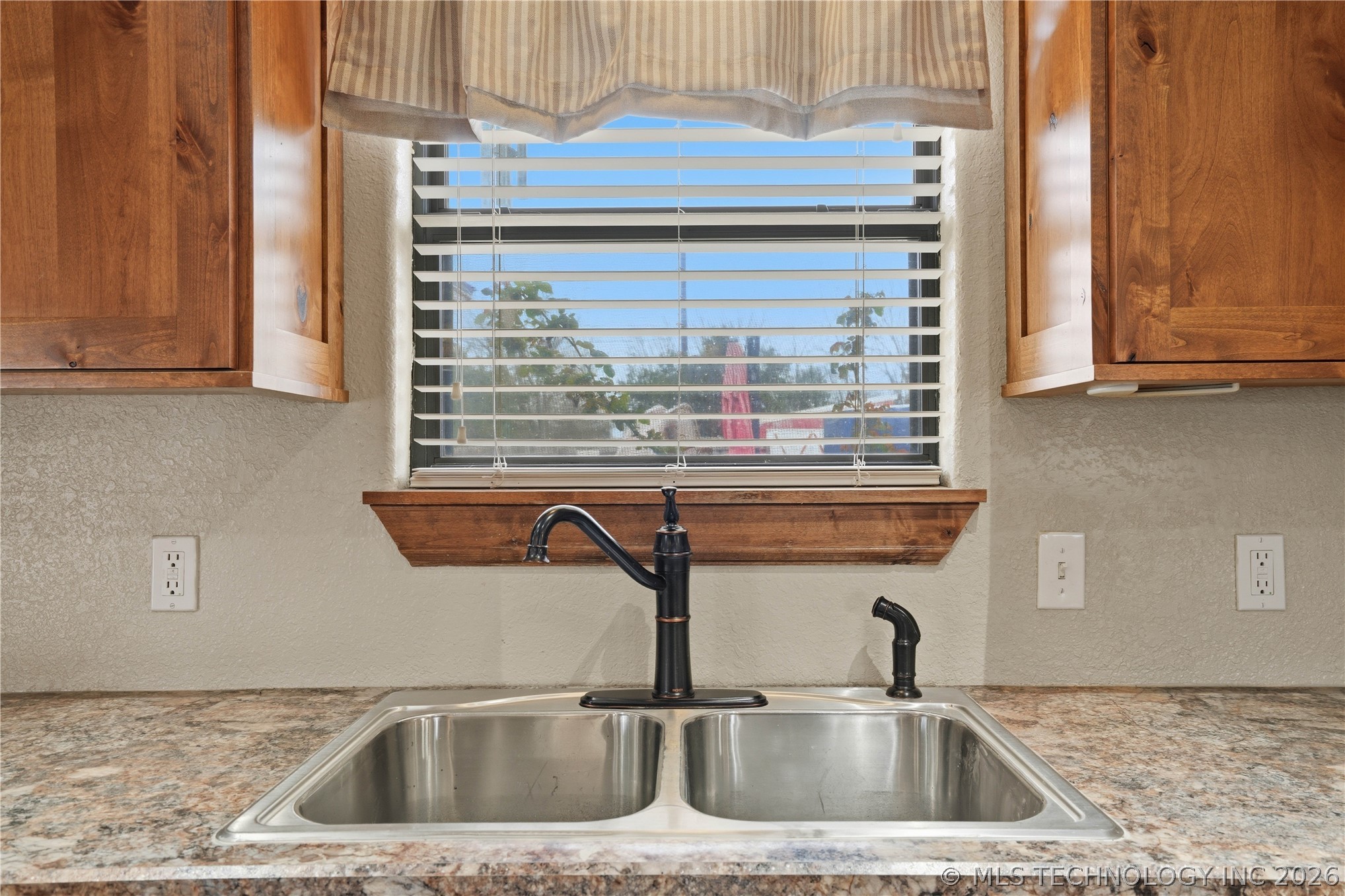 2374 N George Nigh Expressway Property Photo 11