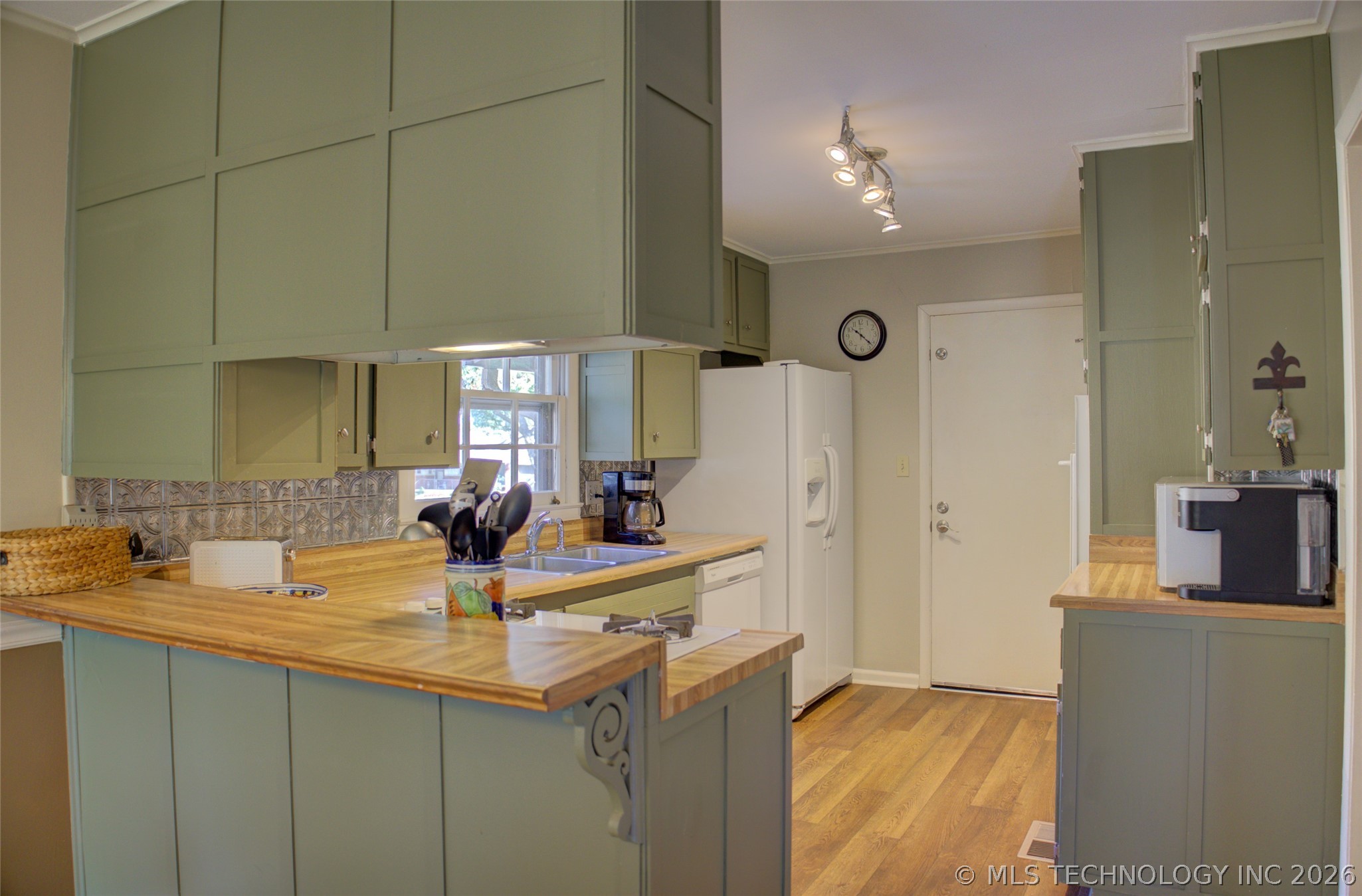 4354 E 60th Place Property Photo 12