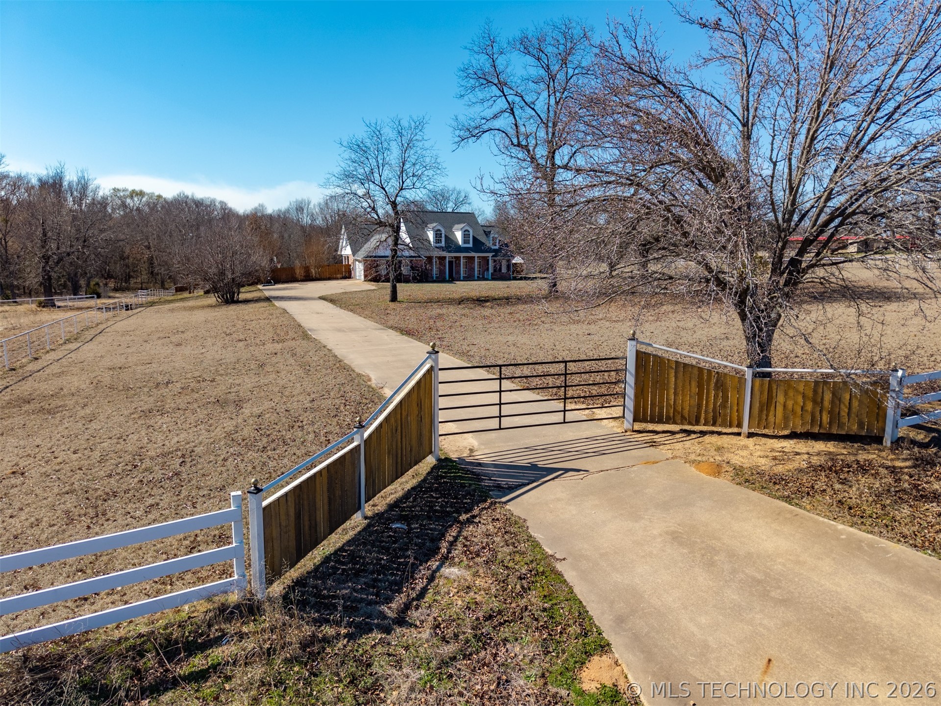 4321 S Bentley Road Property Photo 3