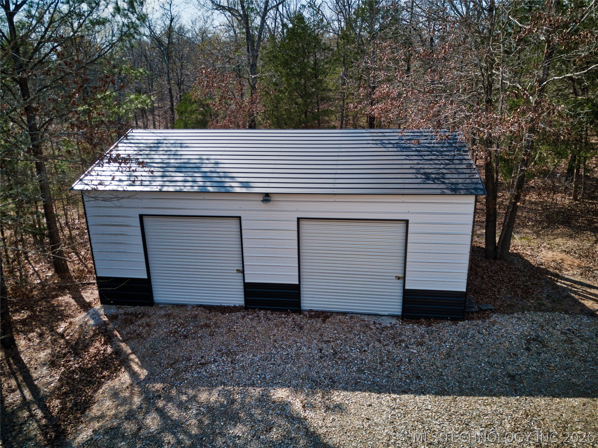 2043 E 2000 Road Property Photo 7